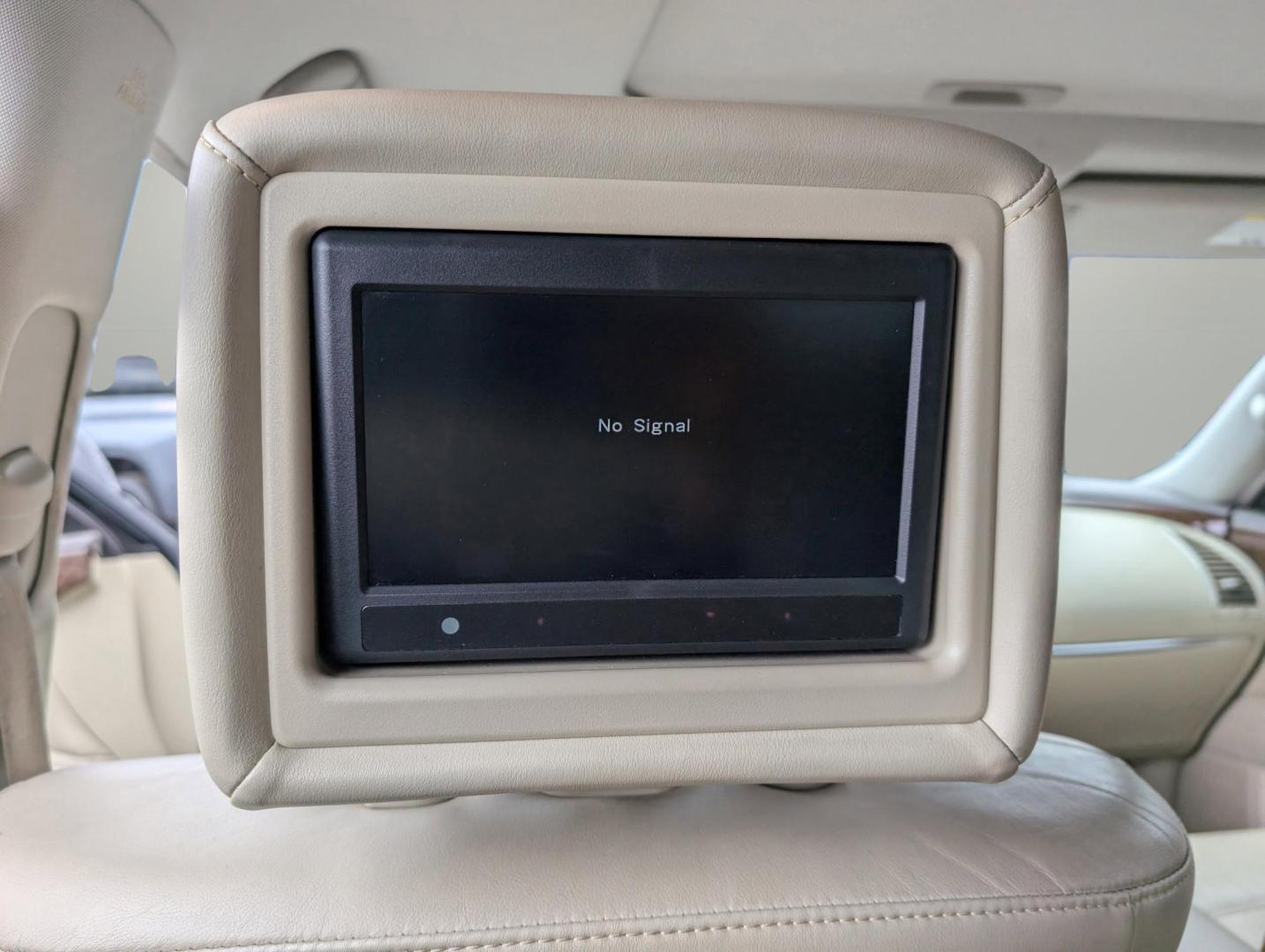 2017 /Wheat Infiniti QX80 (JN8AZ2NF6H9) with an Premium Unleaded V-8 5.6 L/339 engine, 7-Speed Automatic w/OD transmission, located at 7000 Northlake Connector, Columbus, GA, 31904, (706) 987-8085, 32.524975, -84.978134 - 2017 Infiniti QX80 - Photo#11