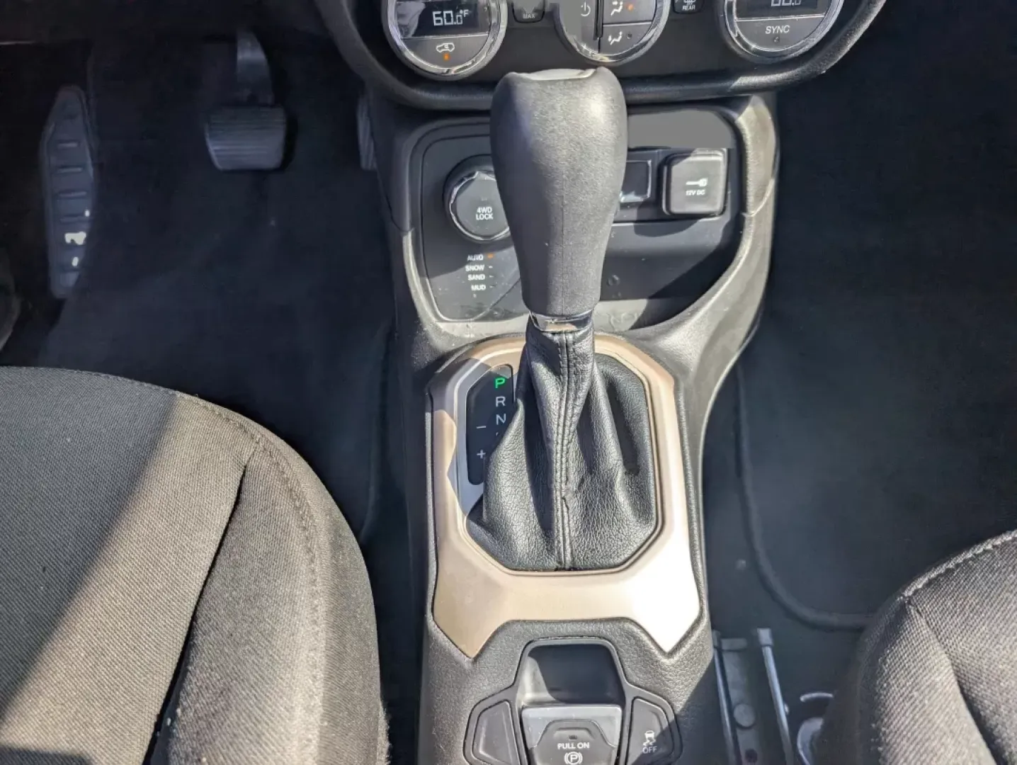 2017 /Black Jeep Renegade Latitude (ZACCJBBB9HP) with an Other engine, located at 804 22nd Ave, Phenix City, AL, 36870, (334) 297-1860, 32.484749, -85.024475 - Discover your next adventure with this stunning **2017 Jeep Renegade Latitude**, available now at **Gils Auto** in **Phenix City, AL**. This versatile **sport utility vehicle**, finished in an eye-catching **Colorado Red**, is perfect for growing families or anyone seeking a reliable vehicle for wee - Photo#13