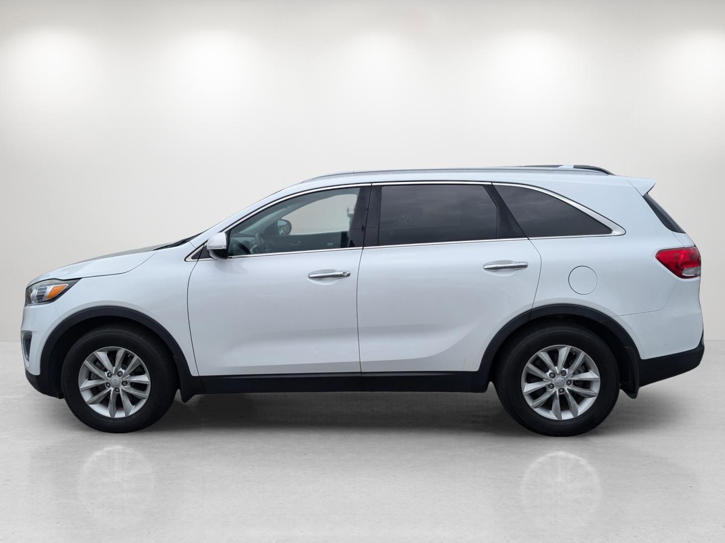 2017 /Satin Black Kia Sorento LX (5XYPG4A39HG) with an Regular Unleaded I-4 2.4 L/144 engine, 6-Speed Automatic w/OD transmission, located at 3959 U.S. 80 W, Phenix City, AL, 36870, (334) 297-4885, 32.469296, -85.135185 - 2017 Kia Sorento LX - Photo#8