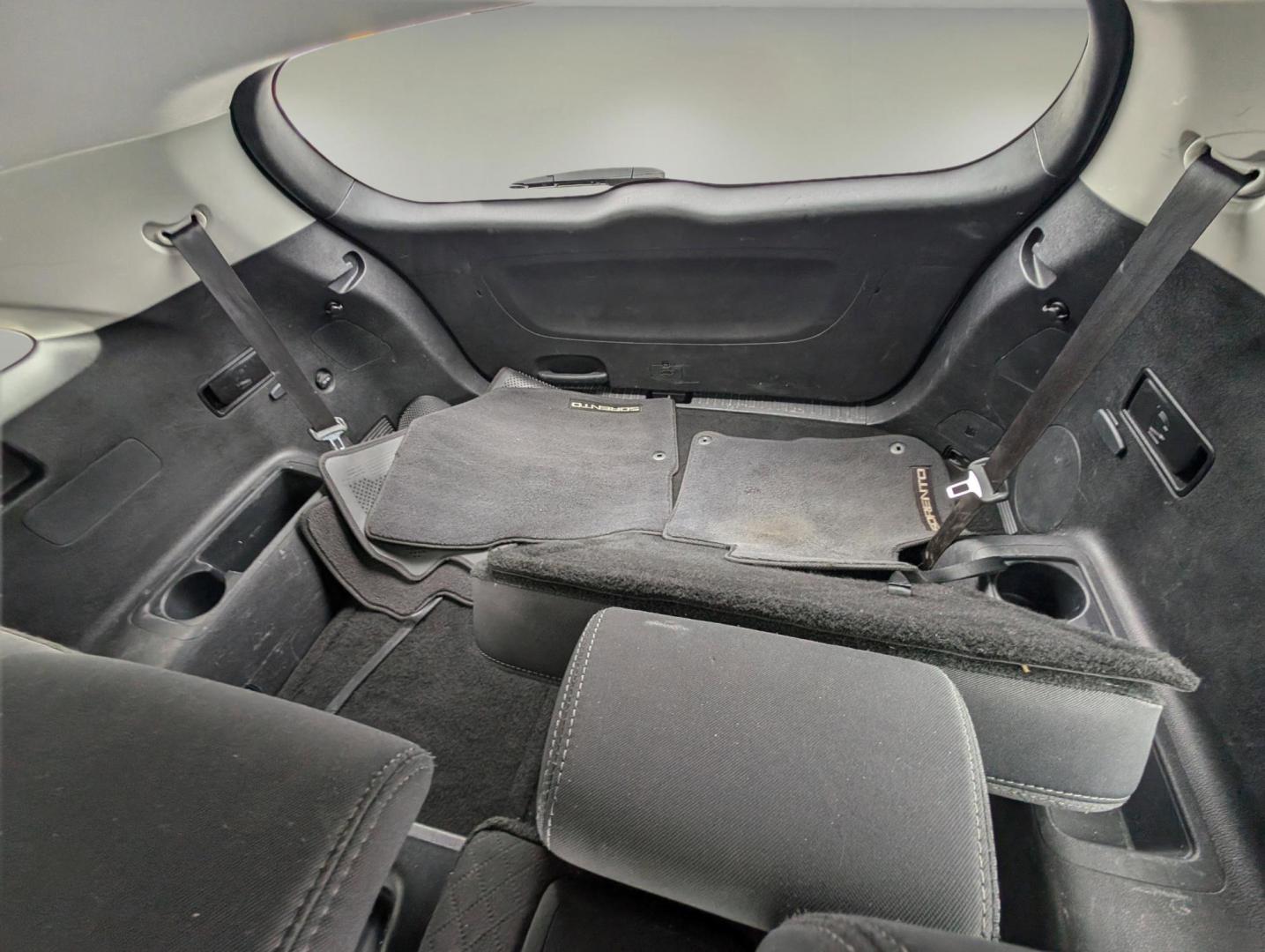2017 /Satin Black Kia Sorento LX (5XYPG4A39HG) with an Regular Unleaded I-4 2.4 L/144 engine, 6-Speed Automatic w/OD transmission, located at 3959 U.S. 80 W, Phenix City, AL, 36870, (334) 297-4885, 32.469296, -85.135185 - 2017 Kia Sorento LX - Photo#12