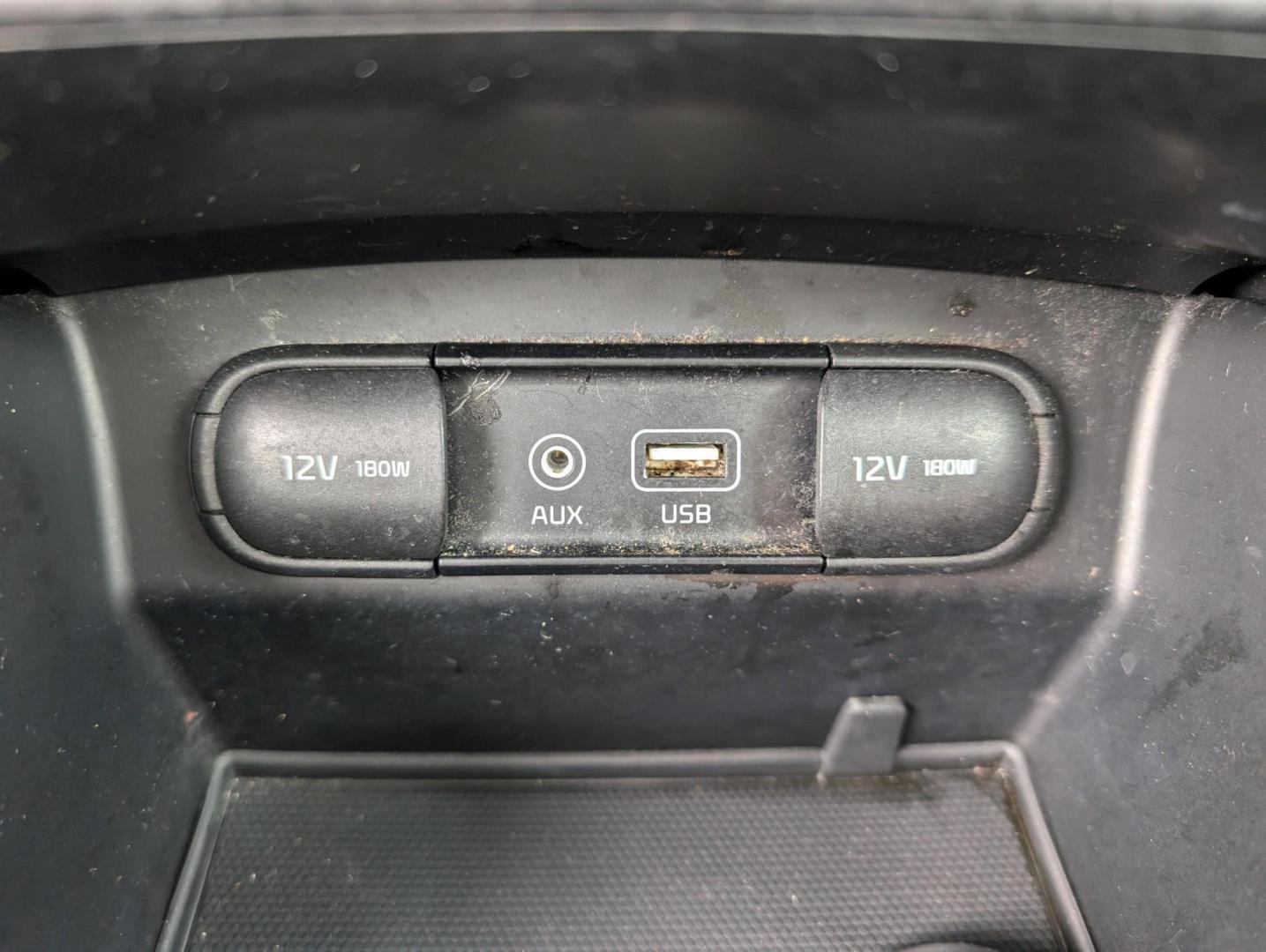 2017 /Satin Black Kia Sorento LX (5XYPG4A39HG) with an Regular Unleaded I-4 2.4 L/144 engine, 6-Speed Automatic w/OD transmission, located at 3959 U.S. 80 W, Phenix City, AL, 36870, (334) 297-4885, 32.469296, -85.135185 - 2017 Kia Sorento LX - Photo#15