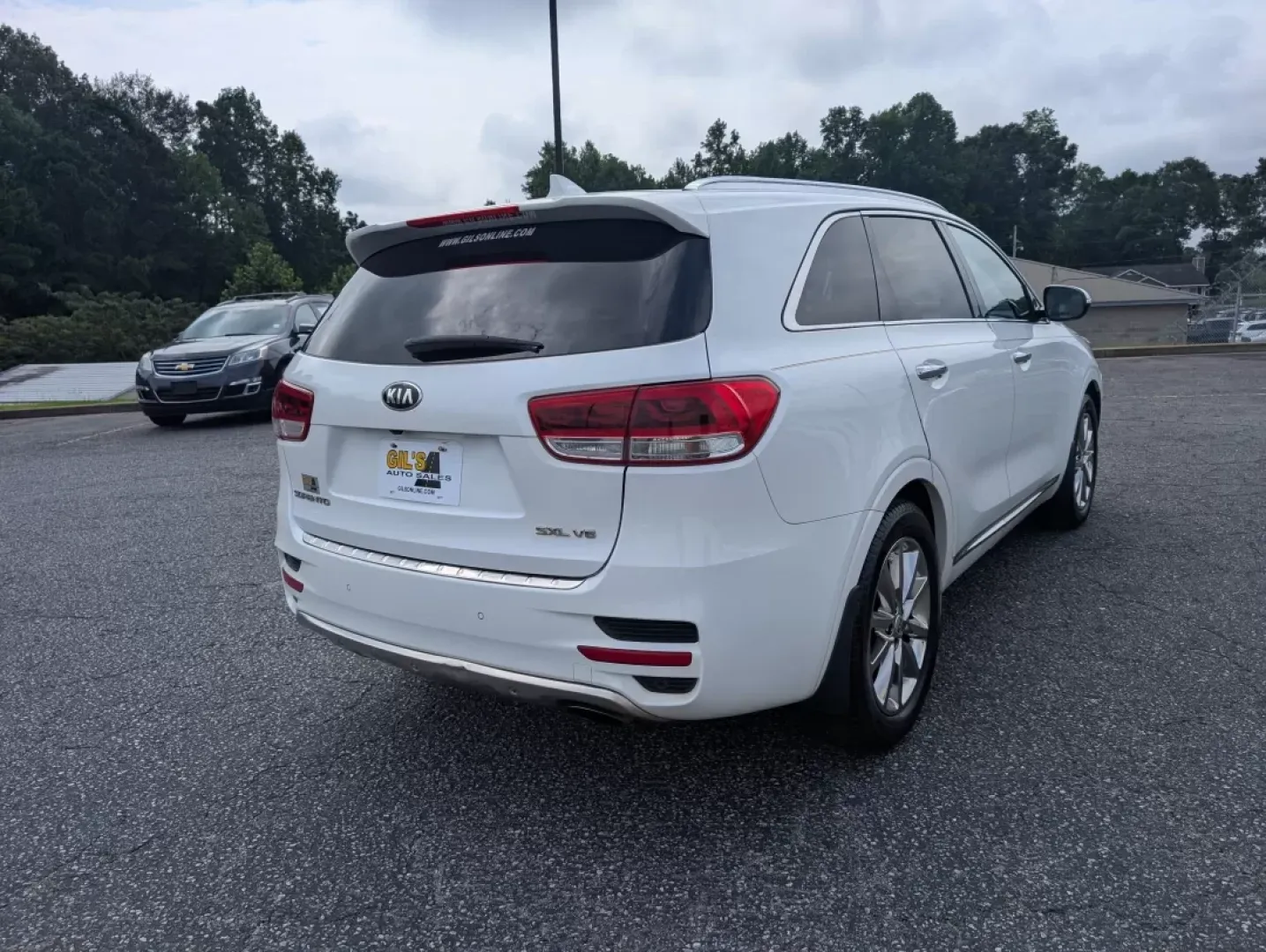 2017 /Satin Black Kia Sorento SXL V6 (5XYPK4A59HG) with an Other engine, located at 3959 U.S. 80 W, Phenix City, AL, 36870, (334) 297-4885, 32.469296, -85.135185 - Are you ready to elevate your family adventures or daily commutes with a vehicle that strikes the perfect balance between comfort, style, and reliability? Look no further than this stunning 2017 Kia Sorento SXL V6, now available at Gils Auto in Phenix City, AL. Whether you're navigating the bustling - Photo#4