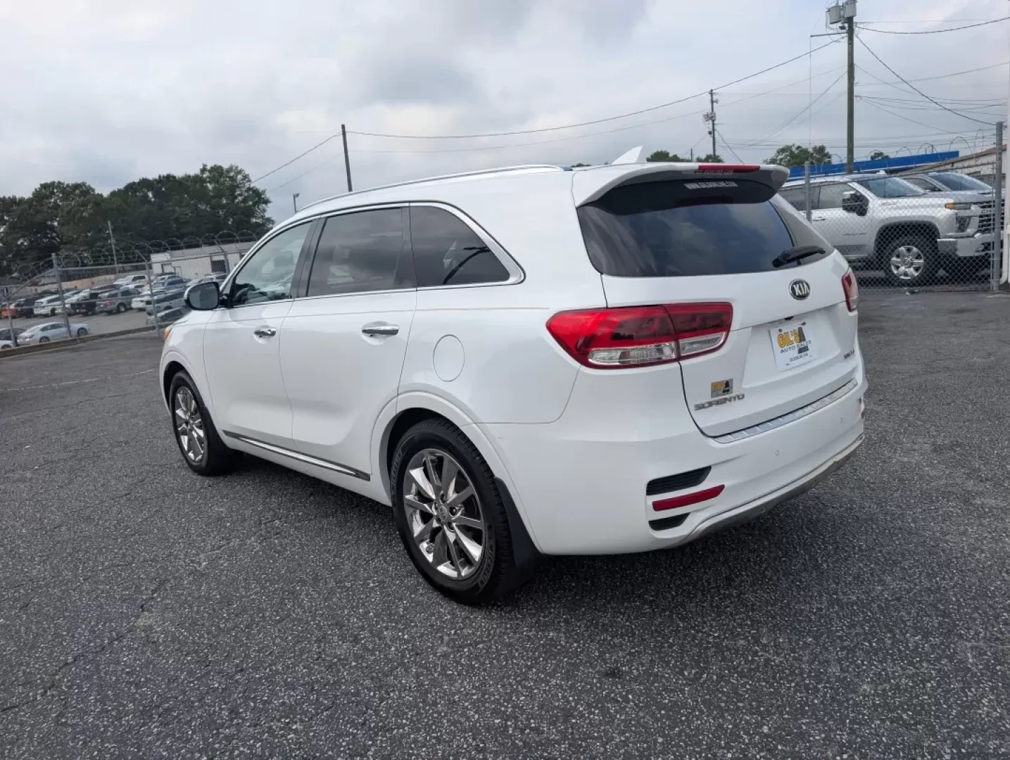 2017 /Satin Black Kia Sorento SXL V6 (5XYPK4A59HG) with an Other engine, located at 3959 U.S. 80 W, Phenix City, AL, 36870, (334) 297-4885, 32.469296, -85.135185 - Are you ready to elevate your family adventures or daily commutes with a vehicle that strikes the perfect balance between comfort, style, and reliability? Look no further than this stunning 2017 Kia Sorento SXL V6, now available at Gils Auto in Phenix City, AL. Whether you're navigating the bustling - Photo#6