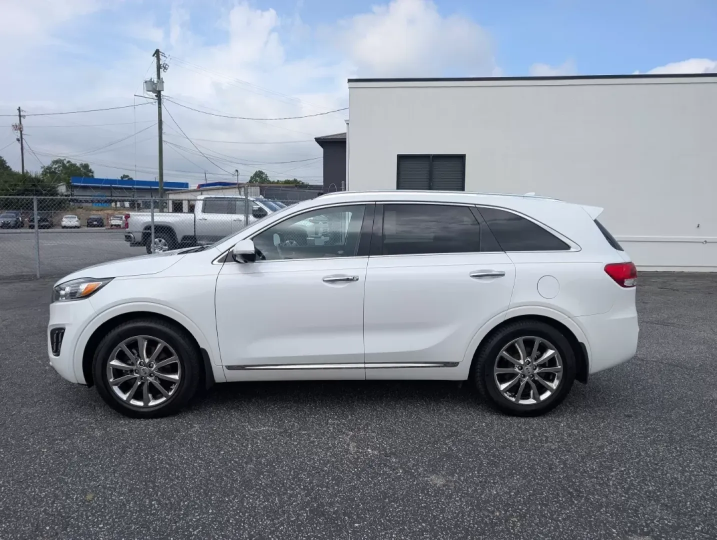 2017 /Satin Black Kia Sorento SXL V6 (5XYPK4A59HG) with an Other engine, located at 3959 U.S. 80 W, Phenix City, AL, 36870, (334) 297-4885, 32.469296, -85.135185 - Are you ready to elevate your family adventures or daily commutes with a vehicle that strikes the perfect balance between comfort, style, and reliability? Look no further than this stunning 2017 Kia Sorento SXL V6, now available at Gils Auto in Phenix City, AL. Whether you're navigating the bustling - Photo#7