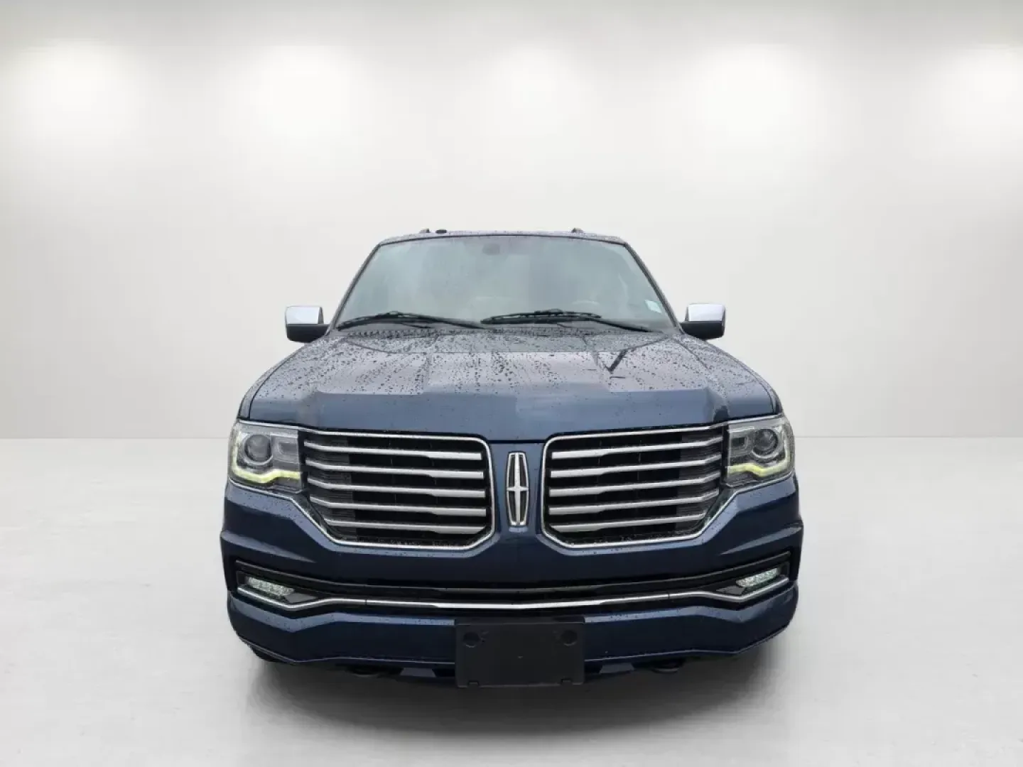 2017 Lincoln Navigator Select (5LMJJ2HT7HE) with an Twin Turbo Premium Unleaded V-6 3.5 L/213 engine, 6-Speed Automatic w/OD transmission, located at 1430 Gateway Drive, Opelika, AL, 36801, (334) 239-0944, 32.637871, -85.409790 - 2017 Lincoln Navigator Select - Photo#2
