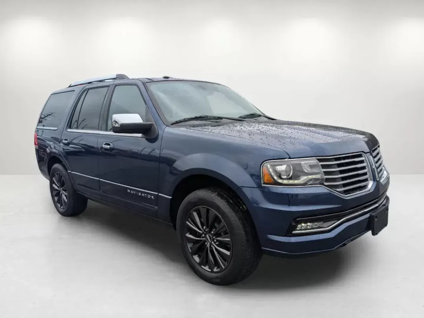 2017 Lincoln Navigator Select (5LMJJ2HT7HE) with an Twin Turbo Premium Unleaded V-6 3.5 L/213 engine, 6-Speed Automatic w/OD transmission, located at 1430 Gateway Drive, Opelika, AL, 36801, (334) 239-0944, 32.637871, -85.409790 - 2017 Lincoln Navigator Select - Photo#3