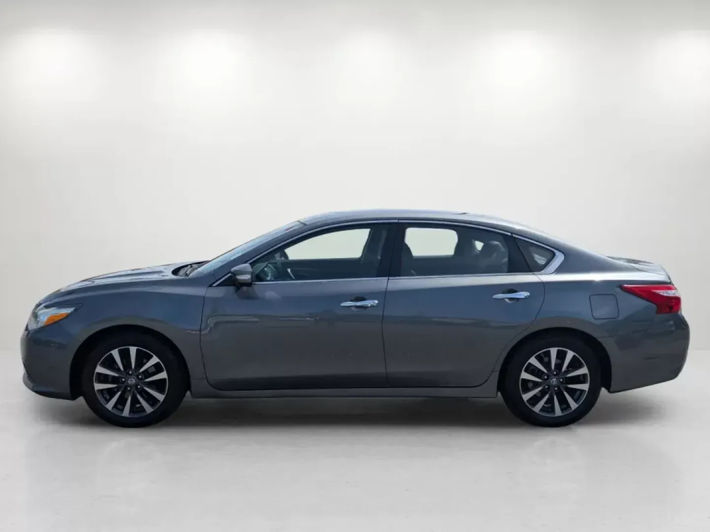 2017 /Charcoal Nissan Altima 2.5 SL (1N4AL3AP7HC) with an Regular Unleaded I-4 2.5 L/152 engine, 1-Speed CVT w/OD transmission, located at 5115 14th Ave., Columbus, GA, 31904, (706) 323-0345, 32.511494, -84.971046 - 2017 Nissan Altima 2.5 SL - Photo#1