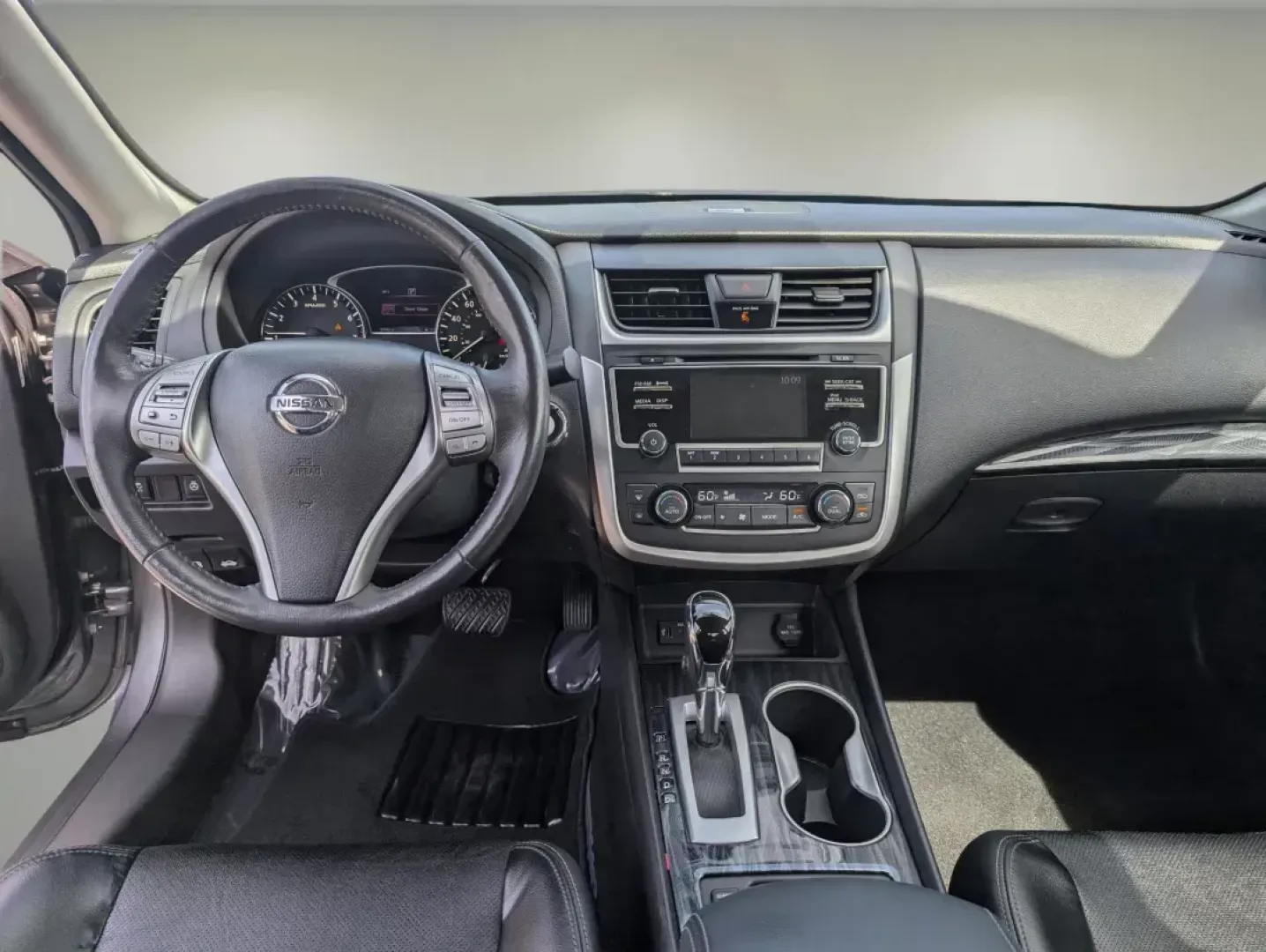 2017 /Charcoal Nissan Altima 2.5 SL (1N4AL3AP7HC) with an Regular Unleaded I-4 2.5 L/152 engine, 1-Speed CVT w/OD transmission, located at 5115 14th Ave., Columbus, GA, 31904, (706) 323-0345, 32.511494, -84.971046 - 2017 Nissan Altima 2.5 SL - Photo#11