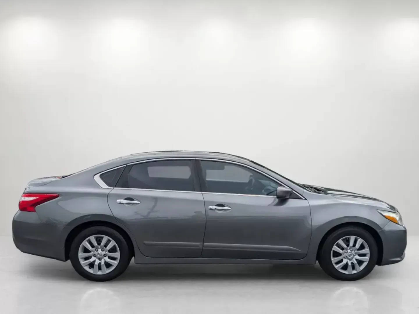 2017 /Charcoal Nissan Altima 2.5 S (1N4AL3AP0HN) with an Other engine, located at 804 22nd Ave, Phenix City, AL, 36870, (334) 297-1860, 32.484749, -85.024475 - **Find Your Perfect Commute Companion: 2017 Nissan Altima 2.5 S in Phenix City, AL**<br /> <br /> If you're looking for a reliable and stylish vehicle to enhance your daily commute or weekend getaways, look no further than this 2017 Nissan Altima 2.5 S. With its striking Gun Metallic exterior and co - Photo#3