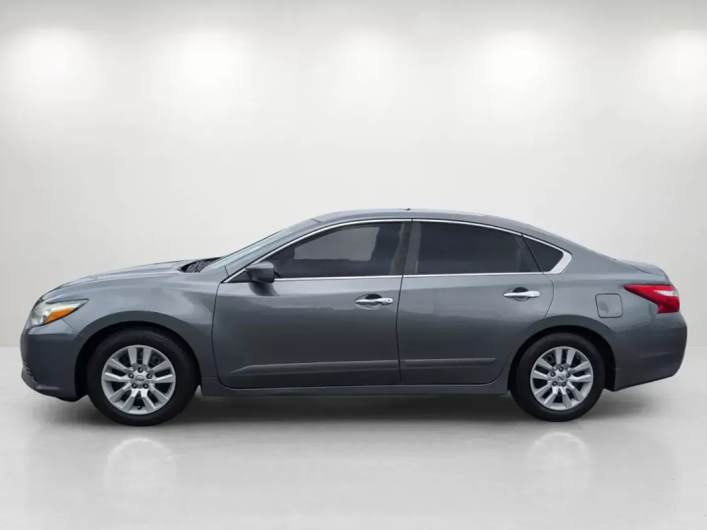 2017 /Charcoal Nissan Altima 2.5 S (1N4AL3AP0HN) with an Other engine, located at 804 22nd Ave, Phenix City, AL, 36870, (334) 297-1860, 32.484749, -85.024475 - **Find Your Perfect Commute Companion: 2017 Nissan Altima 2.5 S in Phenix City, AL**<br /> <br /> If you're looking for a reliable and stylish vehicle to enhance your daily commute or weekend getaways, look no further than this 2017 Nissan Altima 2.5 S. With its striking Gun Metallic exterior and co - Photo#7