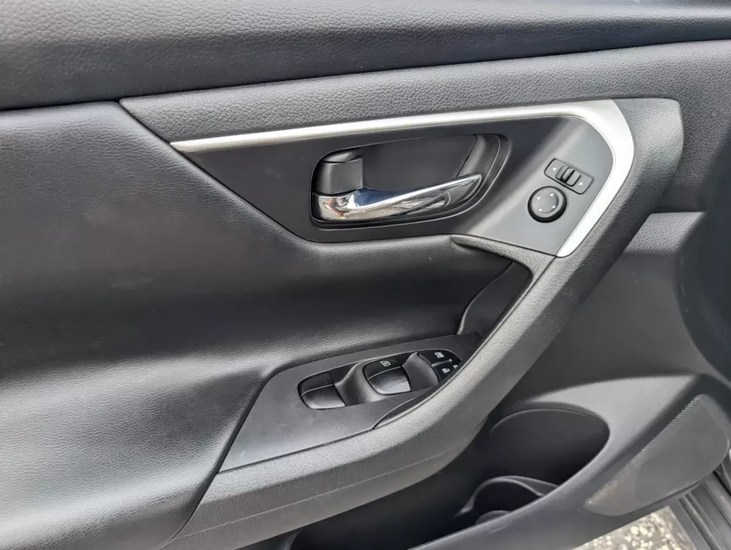 2017 /Charcoal Nissan Altima 2.5 S (1N4AL3AP0HN) with an Other engine, located at 804 22nd Ave, Phenix City, AL, 36870, (334) 297-1860, 32.484749, -85.024475 - **Find Your Perfect Commute Companion: 2017 Nissan Altima 2.5 S in Phenix City, AL**<br /> <br /> If you're looking for a reliable and stylish vehicle to enhance your daily commute or weekend getaways, look no further than this 2017 Nissan Altima 2.5 S. With its striking Gun Metallic exterior and co - Photo#8