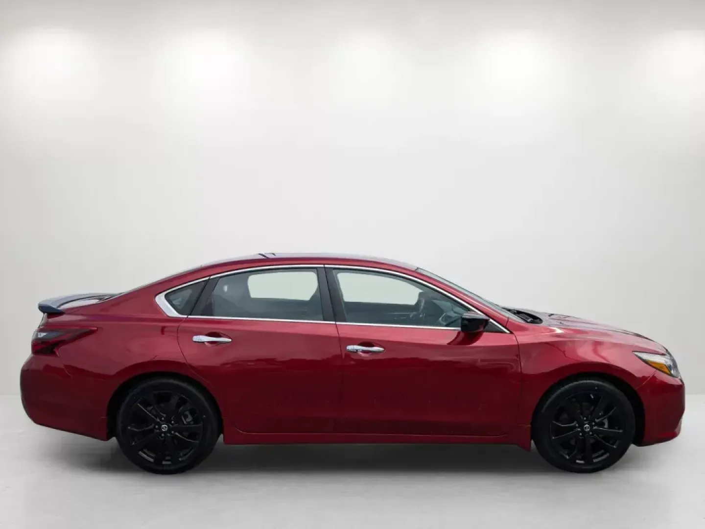 2017 /Sport Interior Nissan Altima 2.5 SR (1N4AL3AP2HC) with an Regular Unleaded I-4 2.5 L/152 engine, 1-Speed CVT w/OD transmission, located at 3959 U.S. 80 W, Phenix City, AL, 36870, (334) 297-4885, 32.469296, -85.135185 - 2017 Nissan Altima 2.5 SR - Photo#4