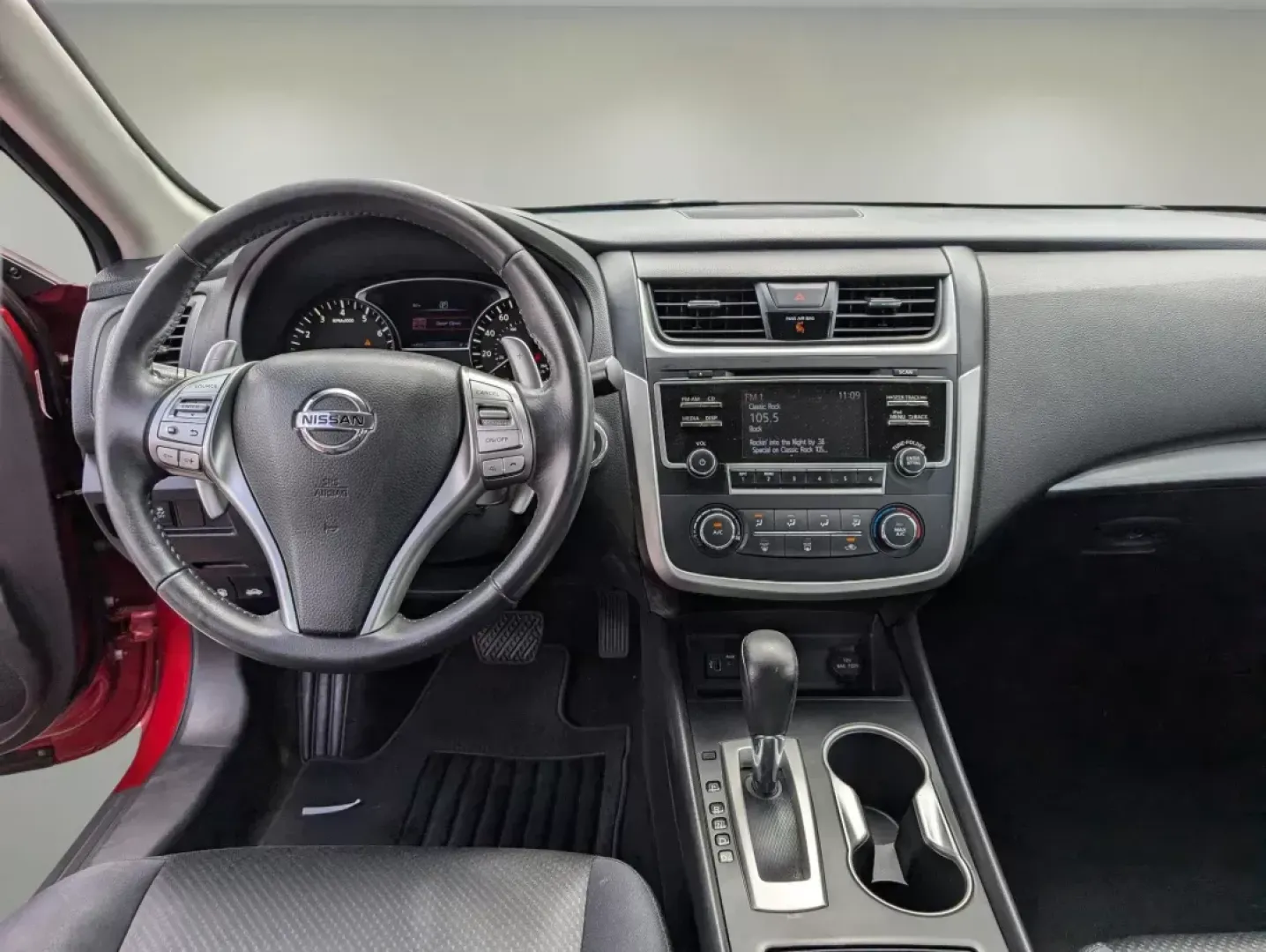 2017 /Sport Interior Nissan Altima 2.5 SR (1N4AL3AP2HC) with an Regular Unleaded I-4 2.5 L/152 engine, 1-Speed CVT w/OD transmission, located at 3959 U.S. 80 W, Phenix City, AL, 36870, (334) 297-4885, 32.469296, -85.135185 - 2017 Nissan Altima 2.5 SR - Photo#12