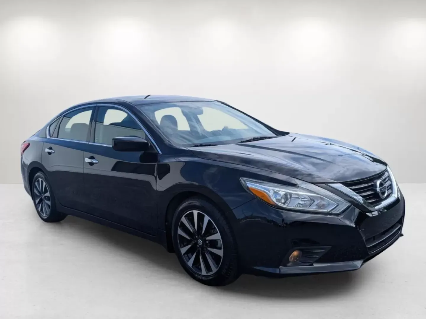 2017 /Charcoal Nissan Altima 2.5 SV (1N4AL3AP0HC) with an Other engine, located at 1430 Gateway Drive, Opelika, AL, 36801, (334) 239-0944, 32.637871, -85.409790 - Experience the perfect blend of style, comfort, and reliability with the 2017 Nissan Altima 2.5 SV, ideal for daily commutes, weekend getaways, or family adventures. At Gils Auto, located at 3959 U.S. 80 W, Phenix City, AL 36870, we understand that finding the right car can be a challenge, especiall - Photo#2