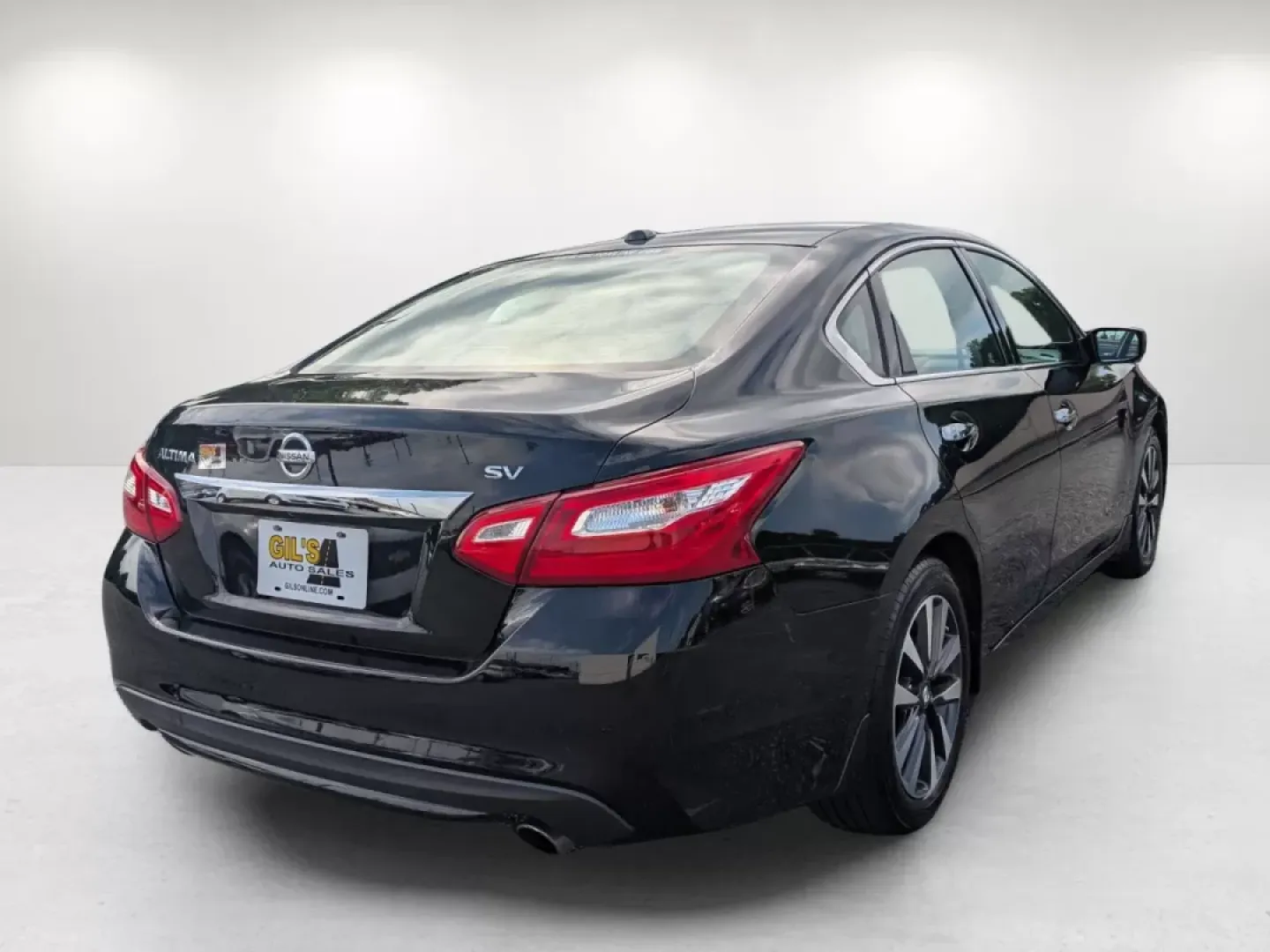 2017 /Charcoal Nissan Altima 2.5 SV (1N4AL3AP0HC) with an Other engine, located at 1430 Gateway Drive, Opelika, AL, 36801, (334) 239-0944, 32.637871, -85.409790 - Experience the perfect blend of style, comfort, and reliability with the 2017 Nissan Altima 2.5 SV, ideal for daily commutes, weekend getaways, or family adventures. At Gils Auto, located at 3959 U.S. 80 W, Phenix City, AL 36870, we understand that finding the right car can be a challenge, especiall - Photo#4
