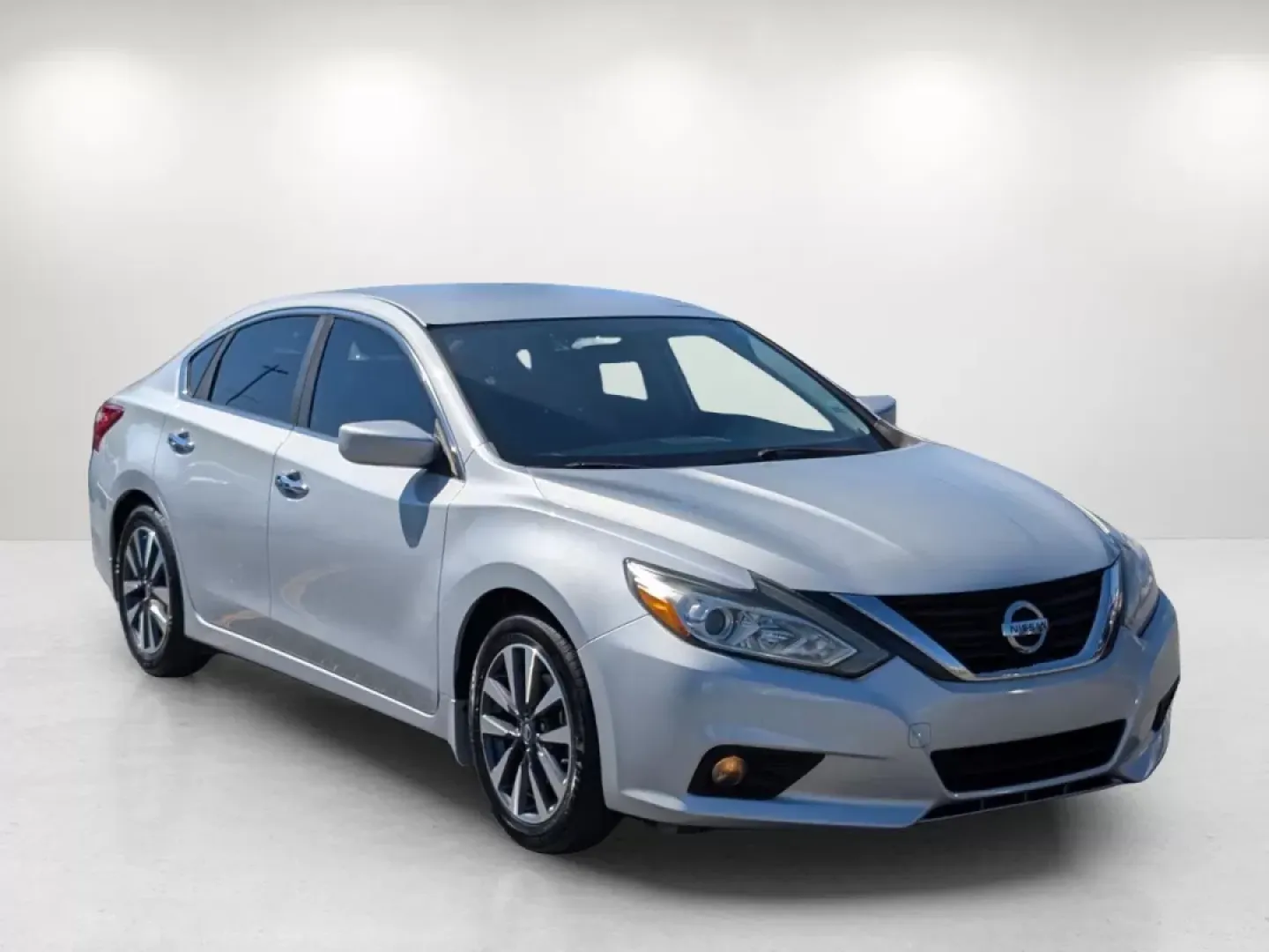 2017 /Charcoal Nissan Altima 2.5 SV (1N4AL3AP8HC) with an Other engine, located at 3959 U.S. 80 W, Phenix City, AL, 36870, (334) 297-4885, 32.469296, -85.135185 - **Experience Freedom with the 2017 Nissan Altima 2.5 SV Perfect for Your Daily Adventures!**<br /> <br /> Are you on the hunt for a reliable vehicle that fits your lifestyle? Look no further! The 2017 Nissan Altima 2.5 SV is your perfect companion for daily commutes, family outings, and everything - Photo#3