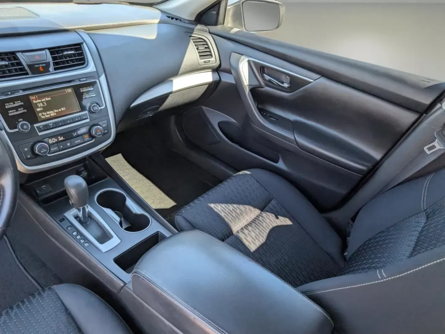 2017 /Charcoal Nissan Altima 2.5 SV (1N4AL3AP8HC) with an Other engine, located at 3959 U.S. 80 W, Phenix City, AL, 36870, (334) 297-4885, 32.469296, -85.135185 - **Experience Freedom with the 2017 Nissan Altima 2.5 SV Perfect for Your Daily Adventures!**<br /> <br /> Are you on the hunt for a reliable vehicle that fits your lifestyle? Look no further! The 2017 Nissan Altima 2.5 SV is your perfect companion for daily commutes, family outings, and everything - Photo#13