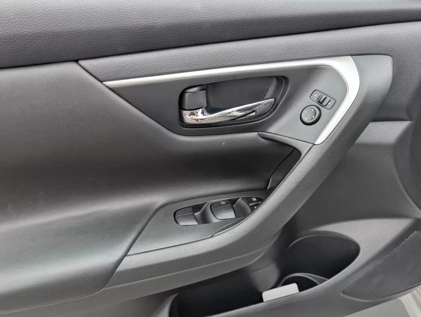 2017 /Charcoal Nissan Altima 2.5 S (1N4AL3AP8HN) with an Other engine, located at 3959 U.S. 80 W, Phenix City, AL, 36870, (334) 297-4885, 32.469296, -85.135185 - 2017 Nissan Altima 2.5 S - Photo#9