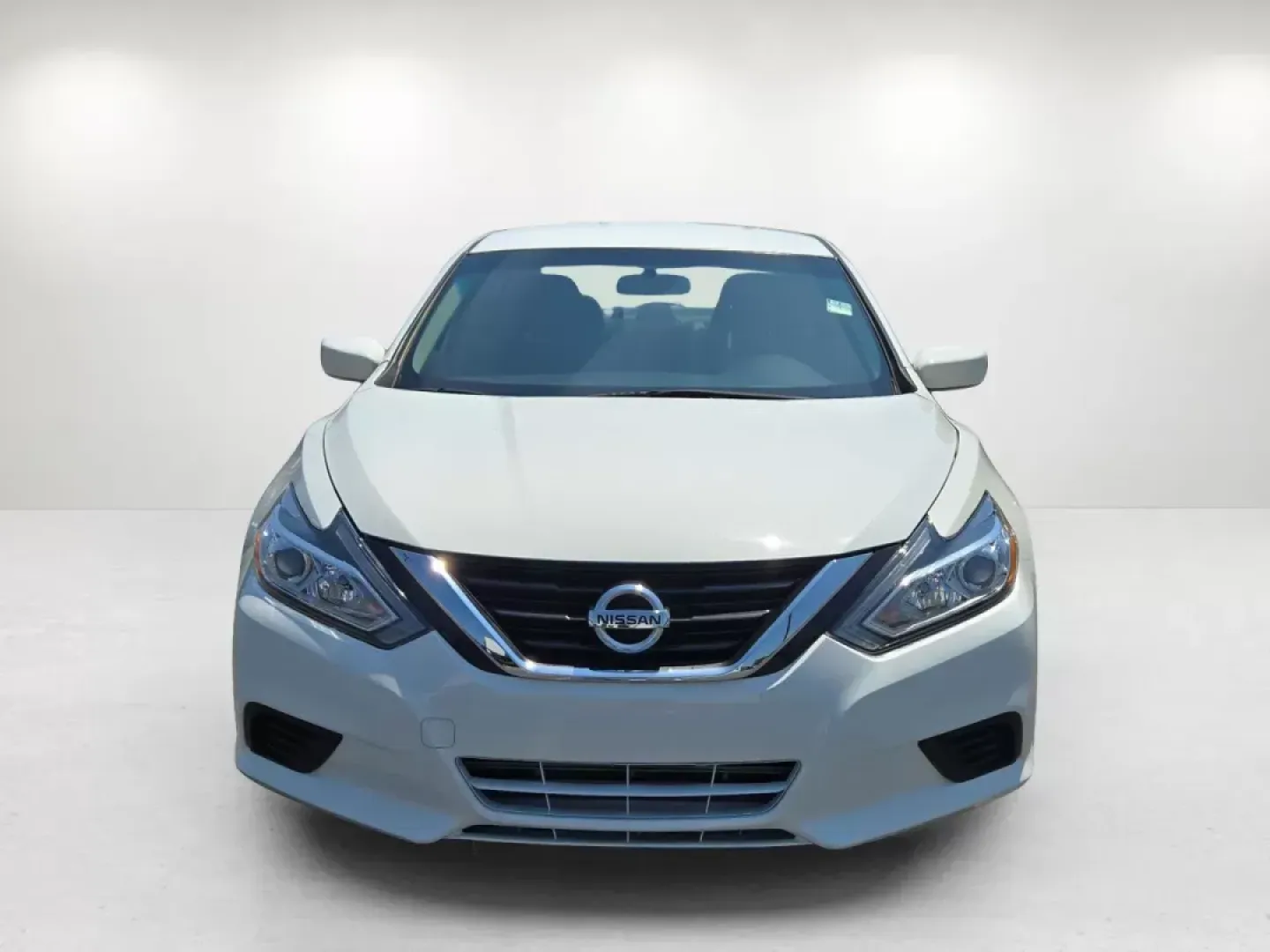 2017 /Charcoal Nissan Altima 2.5 S (1N4AL3AP8HN) with an Other engine, located at 1430 Gateway Drive, Opelika, AL, 36801, (334) 239-0944, 32.637871, -85.409790 - Are you looking for a dependable sedan that fits seamlessly into your busy lifestyle? Whether you're commuting to work, running errands around Opelika, or embarking on weekend road trips, the 2017 Nissan Altima 2.5 S is the perfect companion. With its blend of comfort, technology, and efficiency, th - Photo#1
