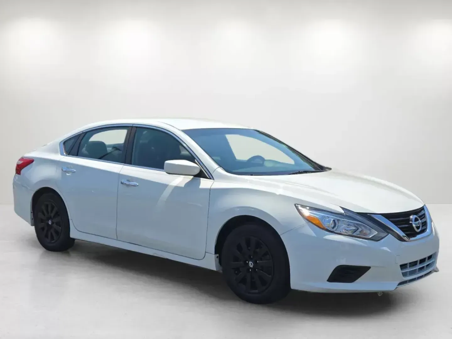 2017 /Charcoal Nissan Altima 2.5 S (1N4AL3AP8HN) with an Other engine, located at 1430 Gateway Drive, Opelika, AL, 36801, (334) 239-0944, 32.637871, -85.409790 - Are you looking for a dependable sedan that fits seamlessly into your busy lifestyle? Whether you're commuting to work, running errands around Opelika, or embarking on weekend road trips, the 2017 Nissan Altima 2.5 S is the perfect companion. With its blend of comfort, technology, and efficiency, th - Photo#2