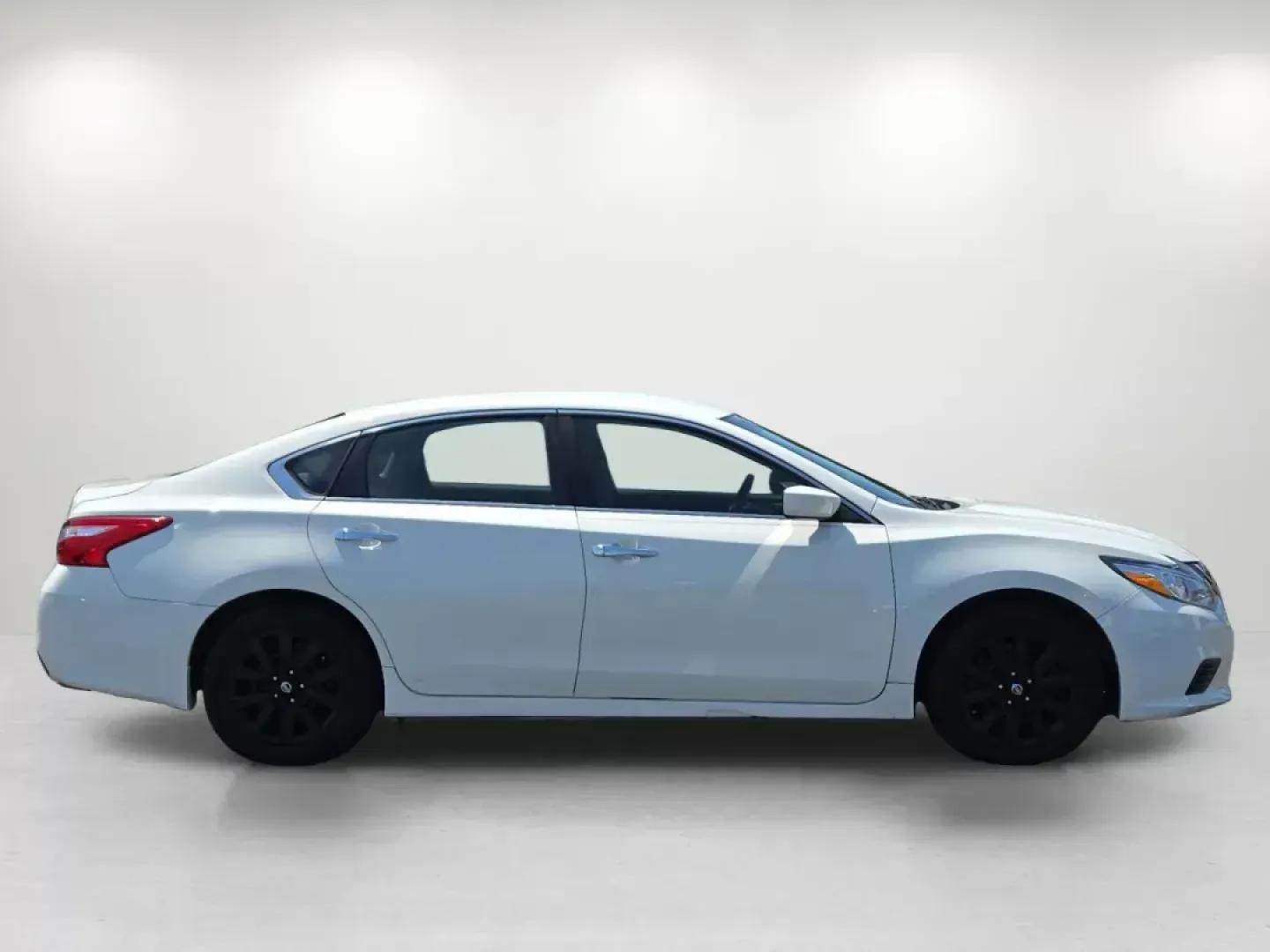 2017 /Charcoal Nissan Altima 2.5 S (1N4AL3AP8HN) with an Other engine, located at 1430 Gateway Drive, Opelika, AL, 36801, (334) 239-0944, 32.637871, -85.409790 - Are you looking for a dependable sedan that fits seamlessly into your busy lifestyle? Whether you're commuting to work, running errands around Opelika, or embarking on weekend road trips, the 2017 Nissan Altima 2.5 S is the perfect companion. With its blend of comfort, technology, and efficiency, th - Photo#3