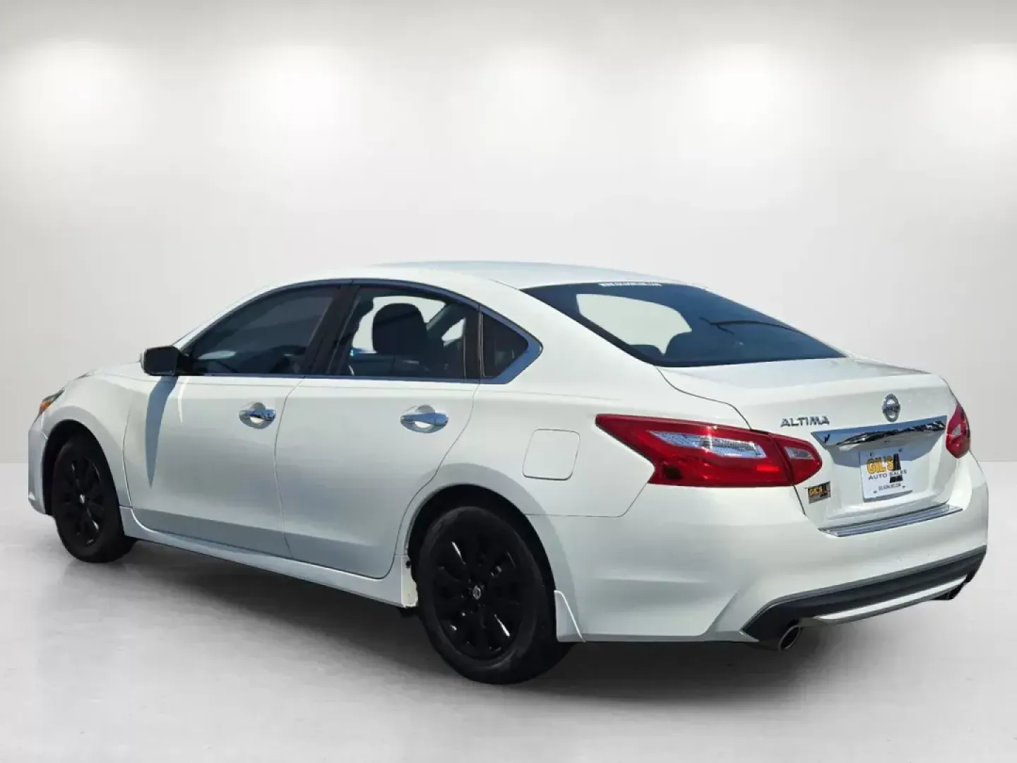 2017 /Charcoal Nissan Altima 2.5 S (1N4AL3AP8HN) with an Other engine, located at 1430 Gateway Drive, Opelika, AL, 36801, (334) 239-0944, 32.637871, -85.409790 - Are you looking for a dependable sedan that fits seamlessly into your busy lifestyle? Whether you're commuting to work, running errands around Opelika, or embarking on weekend road trips, the 2017 Nissan Altima 2.5 S is the perfect companion. With its blend of comfort, technology, and efficiency, th - Photo#6