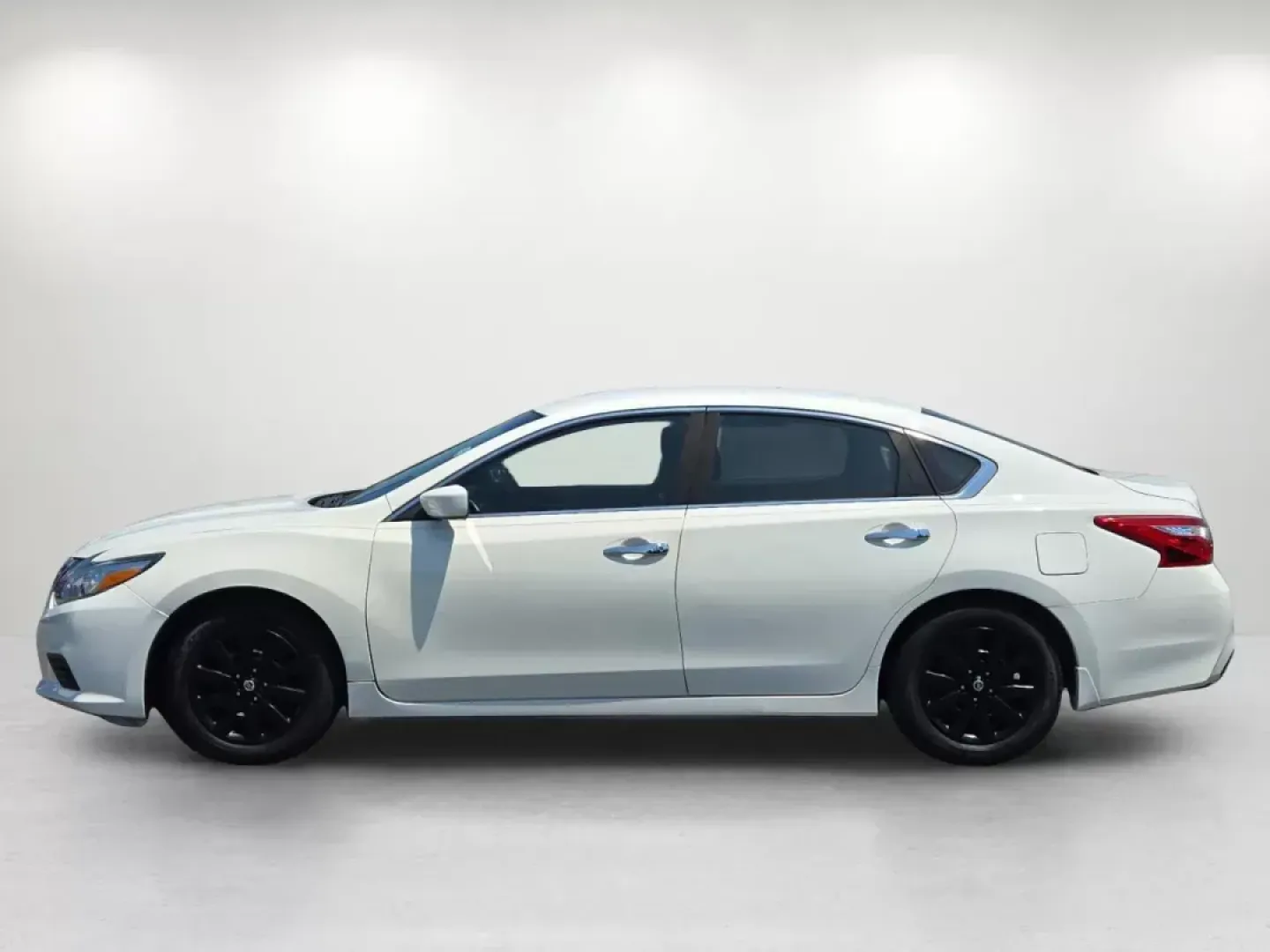 2017 /Charcoal Nissan Altima 2.5 S (1N4AL3AP8HN) with an Other engine, located at 1430 Gateway Drive, Opelika, AL, 36801, (334) 239-0944, 32.637871, -85.409790 - Are you looking for a dependable sedan that fits seamlessly into your busy lifestyle? Whether you're commuting to work, running errands around Opelika, or embarking on weekend road trips, the 2017 Nissan Altima 2.5 S is the perfect companion. With its blend of comfort, technology, and efficiency, th - Photo#7