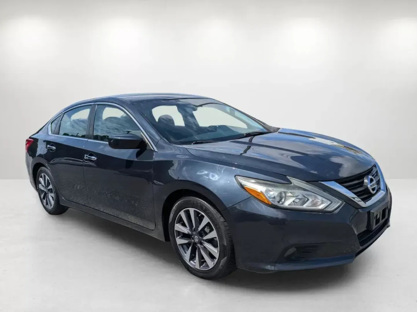 2017 Nissan Altima 2.5 SV (1N4AL3AP2HC) with an Other engine, located at 5115 14th Ave., Columbus, GA, 31904, (706) 323-0345, 32.511494, -84.971046 - Experience the thrill of the open road with our stunning 2017 Nissan Altima 2.5 SV, now available at Gils Auto Columbus! Located at 5115 14th Ave., Columbus, GA 31904, this versatile sedan is perfect for budget-conscious buyers and families alike, providing a blend of comfort, style, and cutting-ed - Photo#2