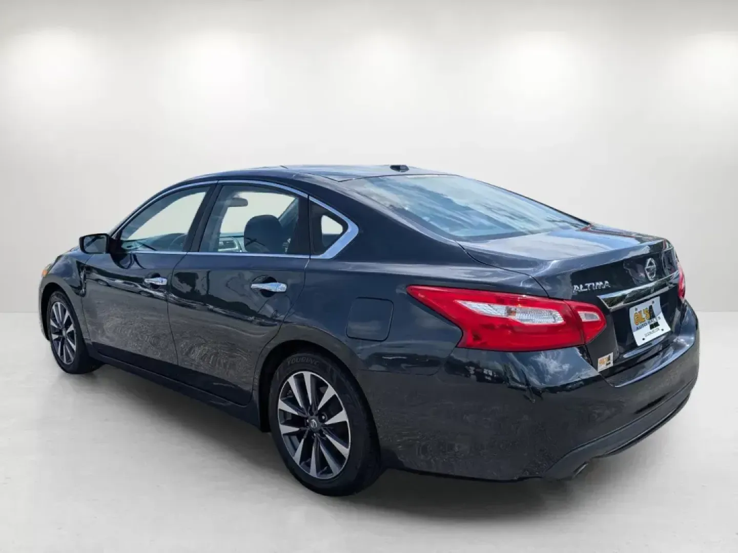 2017 Nissan Altima 2.5 SV (1N4AL3AP2HC) with an Other engine, located at 5115 14th Ave., Columbus, GA, 31904, (706) 323-0345, 32.511494, -84.971046 - Experience the thrill of the open road with our stunning 2017 Nissan Altima 2.5 SV, now available at Gils Auto Columbus! Located at 5115 14th Ave., Columbus, GA 31904, this versatile sedan is perfect for budget-conscious buyers and families alike, providing a blend of comfort, style, and cutting-ed - Photo#6