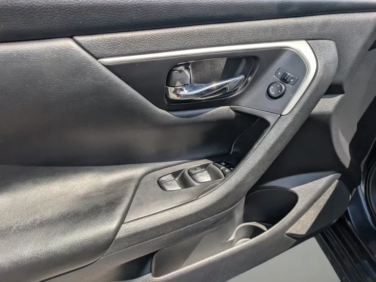 2017 Nissan Altima 2.5 SV (1N4AL3AP2HC) with an Other engine, located at 5115 14th Ave., Columbus, GA, 31904, (706) 323-0345, 32.511494, -84.971046 - Experience the thrill of the open road with our stunning 2017 Nissan Altima 2.5 SV, now available at Gils Auto Columbus! Located at 5115 14th Ave., Columbus, GA 31904, this versatile sedan is perfect for budget-conscious buyers and families alike, providing a blend of comfort, style, and cutting-ed - Photo#8