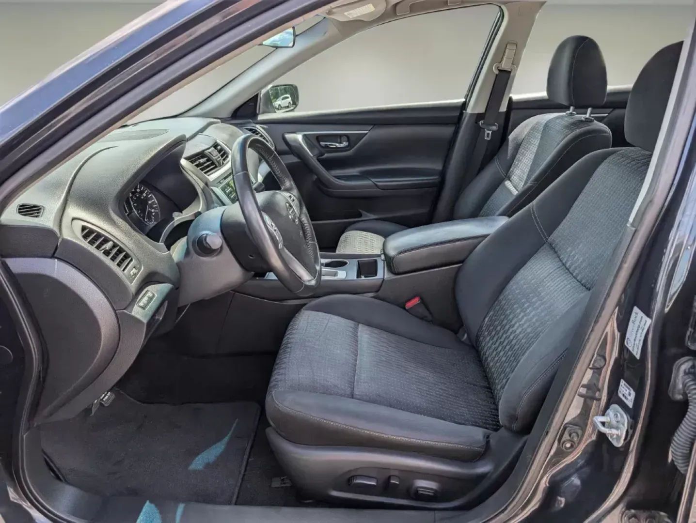 2017 Nissan Altima 2.5 SV (1N4AL3AP2HC) with an Other engine, located at 5115 14th Ave., Columbus, GA, 31904, (706) 323-0345, 32.511494, -84.971046 - Experience the thrill of the open road with our stunning 2017 Nissan Altima 2.5 SV, now available at Gils Auto Columbus! Located at 5115 14th Ave., Columbus, GA 31904, this versatile sedan is perfect for budget-conscious buyers and families alike, providing a blend of comfort, style, and cutting-ed - Photo#9