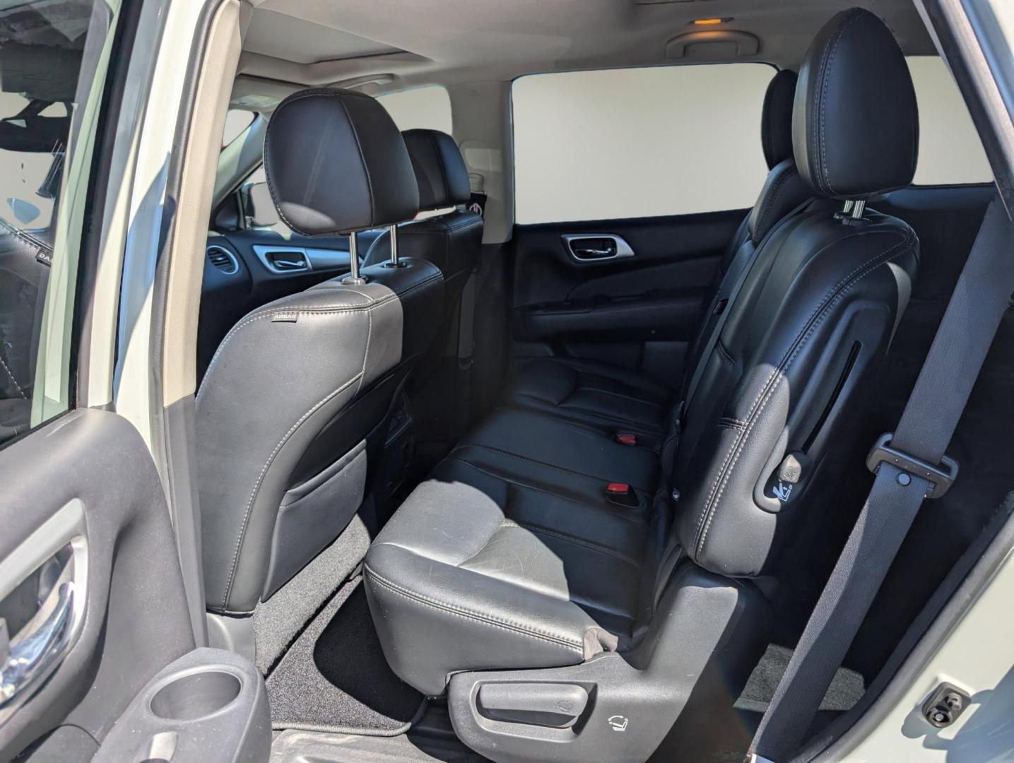 2017 /Charcoal Nissan Pathfinder SL (5N1DR2MN8HC) with an Regular Unleaded V-6 3.5 L/213 engine, 1-Speed CVT w/OD transmission, located at 3959 U.S. 80 W, Phenix City, AL, 36870, (334) 297-4885, 32.469296, -85.135185 - 2017 Nissan Pathfinder SL - Photo#11