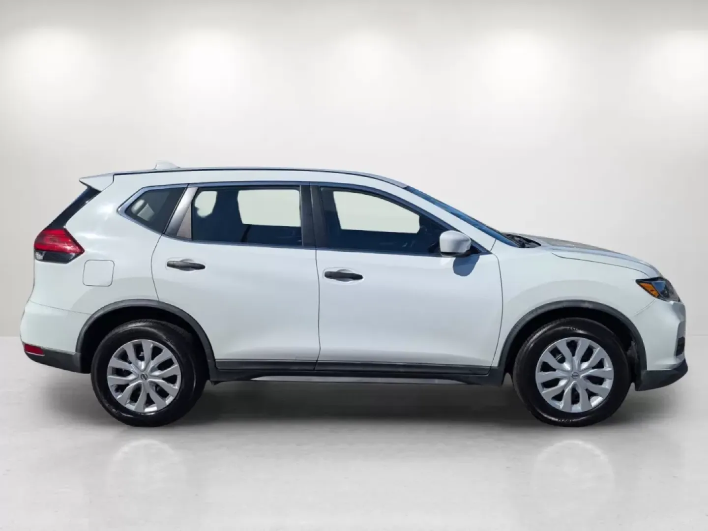 2017 /Charcoal Nissan Rogue S (KNMAT2MT6HP) with an Other engine, located at 1430 Gateway Drive, Opelika, AL, 36801, (334) 239-0944, 32.637871, -85.409790 - **Discover Adventure and Comfort in the 2017 Nissan Rogue at Gils Auto - Phenix City #2!**<br /> <br /> Are you ready to elevate your daily commute, family road trips, or weekend adventures? The 2017 Nissan Rogue is the ultimate sport utility vehicle (SUV) designed to meet the needs of your active l - Photo#5