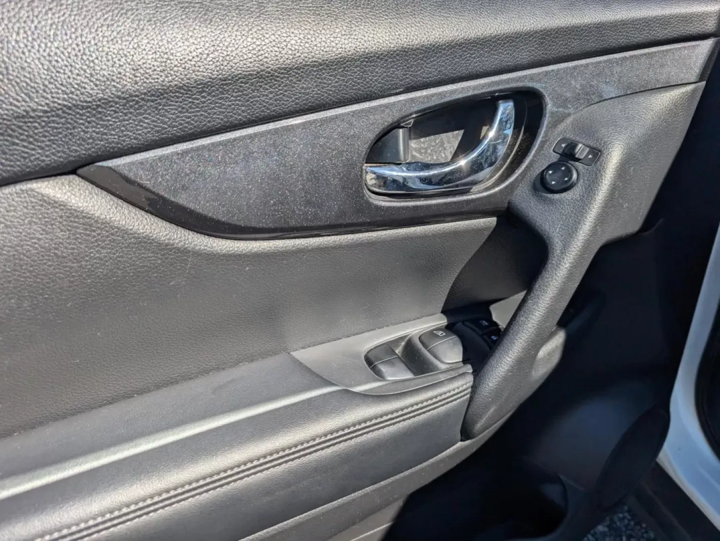 2017 /Charcoal Nissan Rogue S (KNMAT2MT6HP) with an Other engine, located at 1430 Gateway Drive, Opelika, AL, 36801, (334) 239-0944, 32.637871, -85.409790 - **Discover Adventure and Comfort in the 2017 Nissan Rogue at Gils Auto - Phenix City #2!**<br /> <br /> Are you ready to elevate your daily commute, family road trips, or weekend adventures? The 2017 Nissan Rogue is the ultimate sport utility vehicle (SUV) designed to meet the needs of your active l - Photo#8