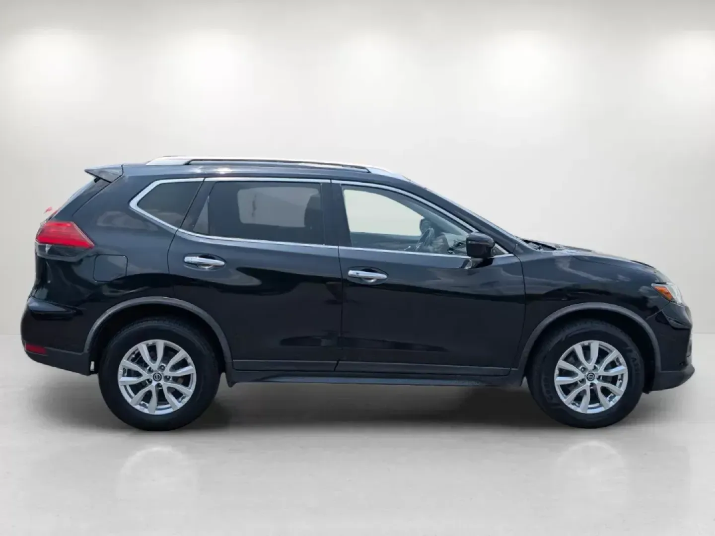 2017 /Charcoal Nissan Rogue SV (JN8AT2MV9HW) with an Other engine, located at 804 22nd Ave, Phenix City, AL, 36870, (334) 297-1860, 32.484749, -85.024475 - 2017 Nissan Rogue SV - Photo#3