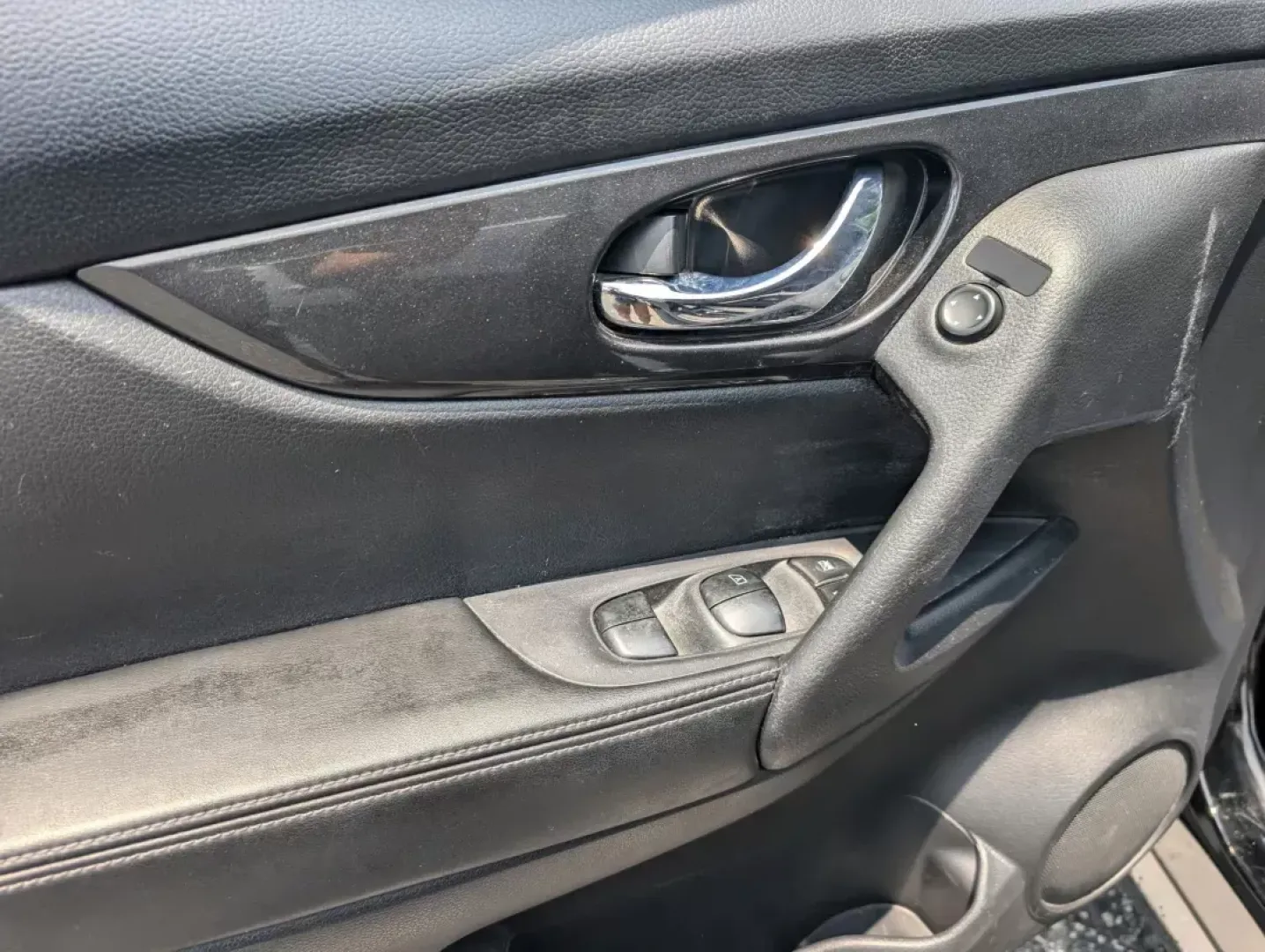 2017 /Charcoal Nissan Rogue SV (JN8AT2MV9HW) with an Other engine, located at 804 22nd Ave, Phenix City, AL, 36870, (334) 297-1860, 32.484749, -85.024475 - 2017 Nissan Rogue SV - Photo#8