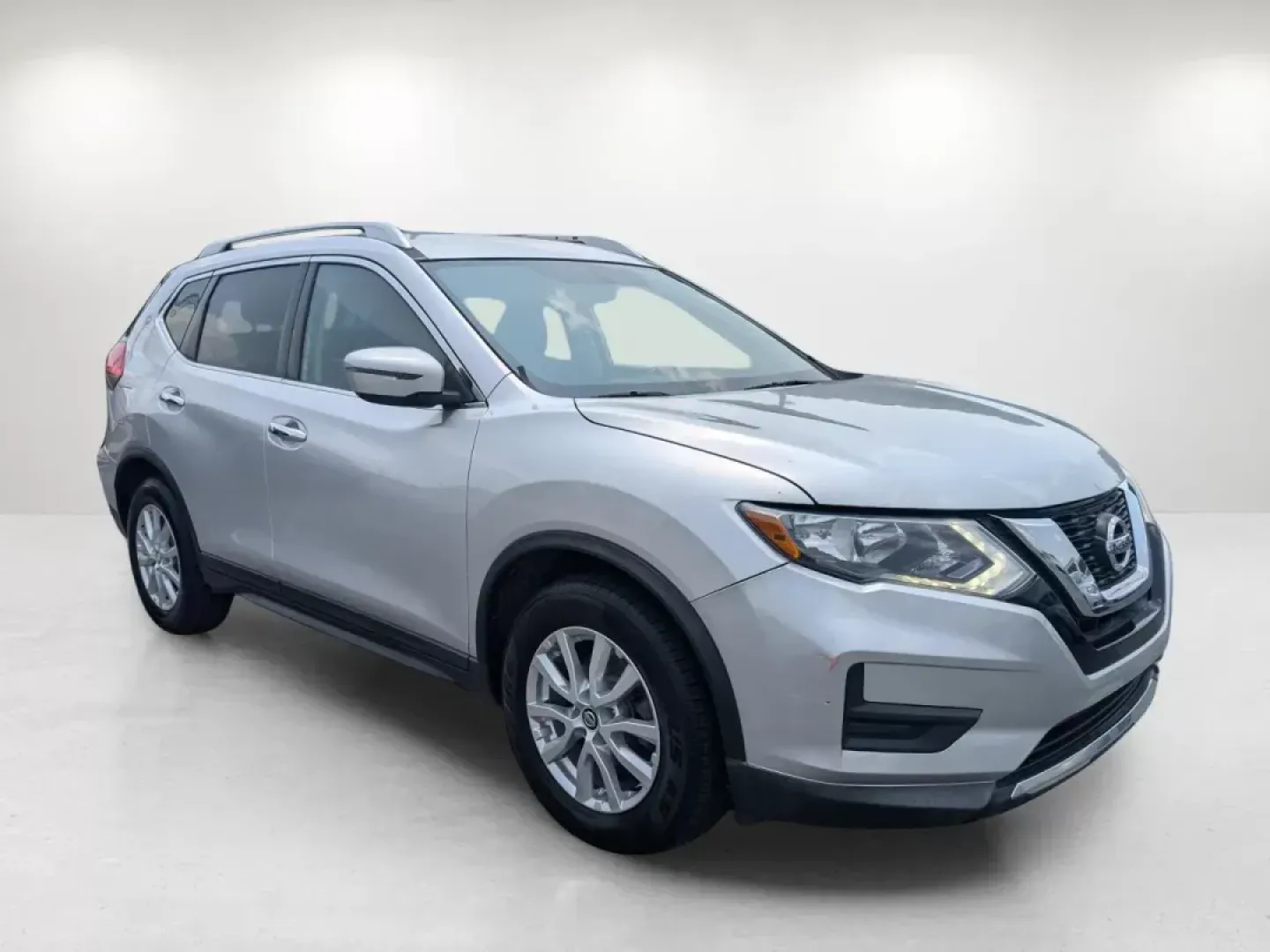 2017 /Charcoal Nissan Rogue SV (KNMAT2MT9HP) with an Regular Unleaded I-4 2.5 L/152 engine, 1-Speed CVT w/OD transmission, located at 3959 U.S. 80 W, Phenix City, AL, 36870, (334) 297-4885, 32.469296, -85.135185 - 2017 Nissan Rogue SV - Photo#3