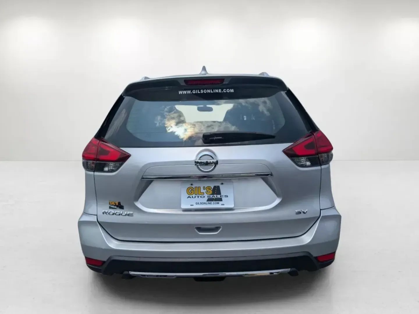 2017 /Charcoal Nissan Rogue SV (KNMAT2MT9HP) with an Regular Unleaded I-4 2.5 L/152 engine, 1-Speed CVT w/OD transmission, located at 3959 U.S. 80 W, Phenix City, AL, 36870, (334) 297-4885, 32.469296, -85.135185 - 2017 Nissan Rogue SV - Photo#5