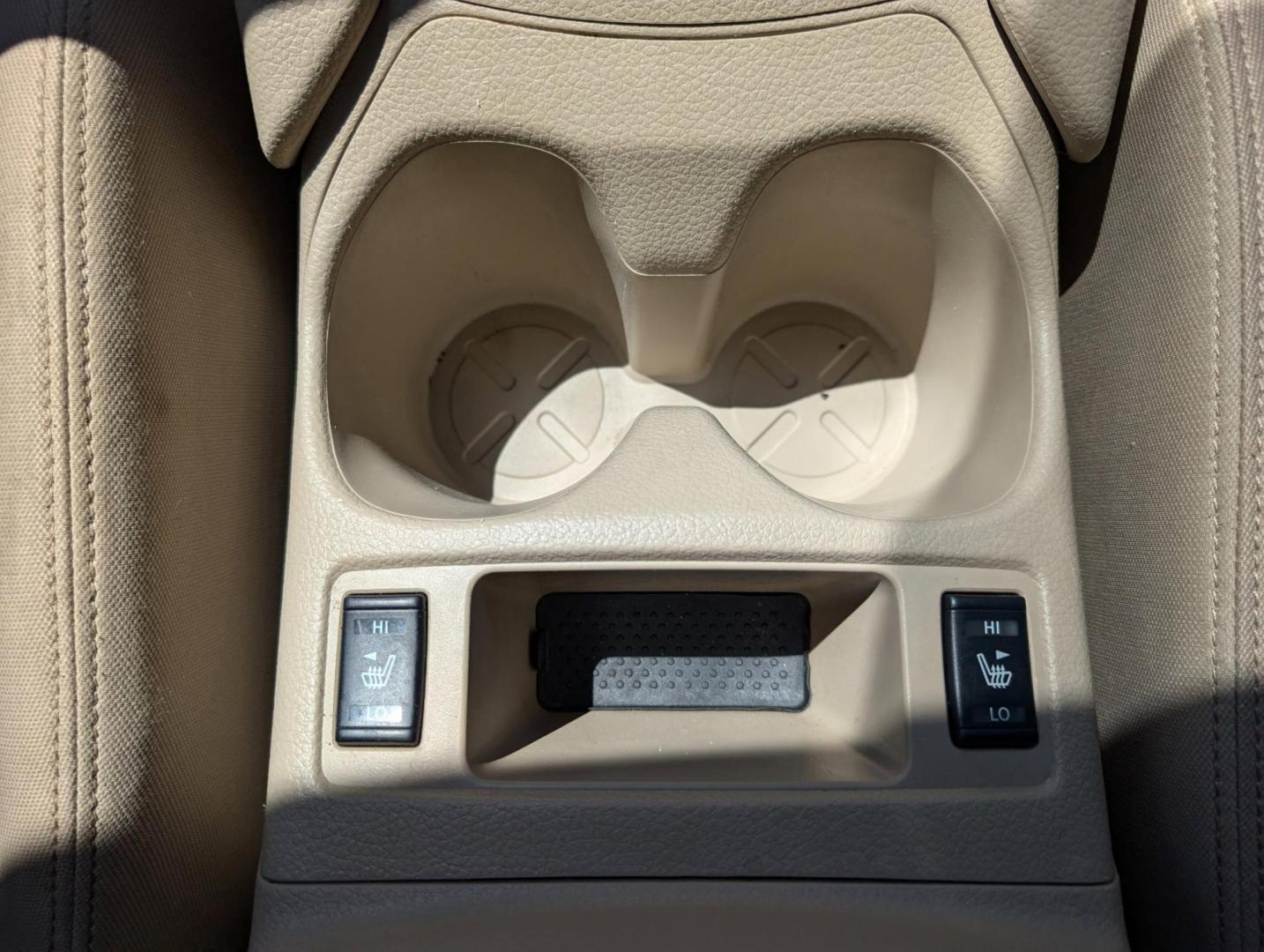 2017 /Almond Nissan Rogue SV (KNMAT2MT5HP) with an Regular Unleaded I-4 2.5 L/152 engine, 1-Speed CVT w/OD transmission, located at 5115 14th Ave., Columbus, GA, 31904, (706) 323-0345, 32.511494, -84.971046 - 2017 Nissan Rogue SV - Photo#12