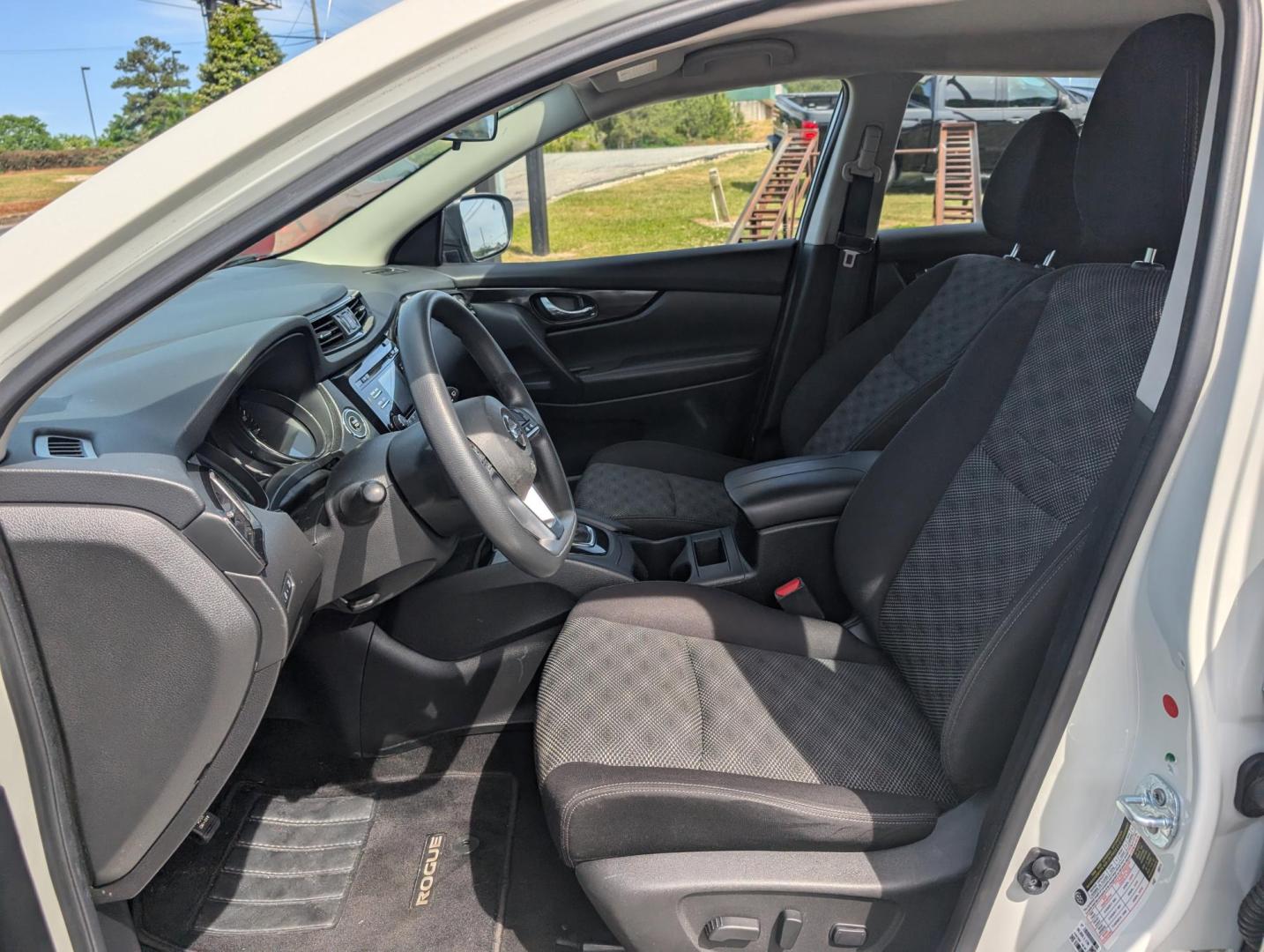 2017 /Charcoal Nissan Rogue Sport SV (JN1BJ1CR5HW) with an Regular Unleaded I-4 2.0 L/122 engine, 1-Speed CVT w/OD transmission, located at 3959 U.S. 80 W, Phenix City, AL, 36870, (334) 297-4885, 32.469296, -85.135185 - 2017 Nissan Rogue Sport SV - Photo#9