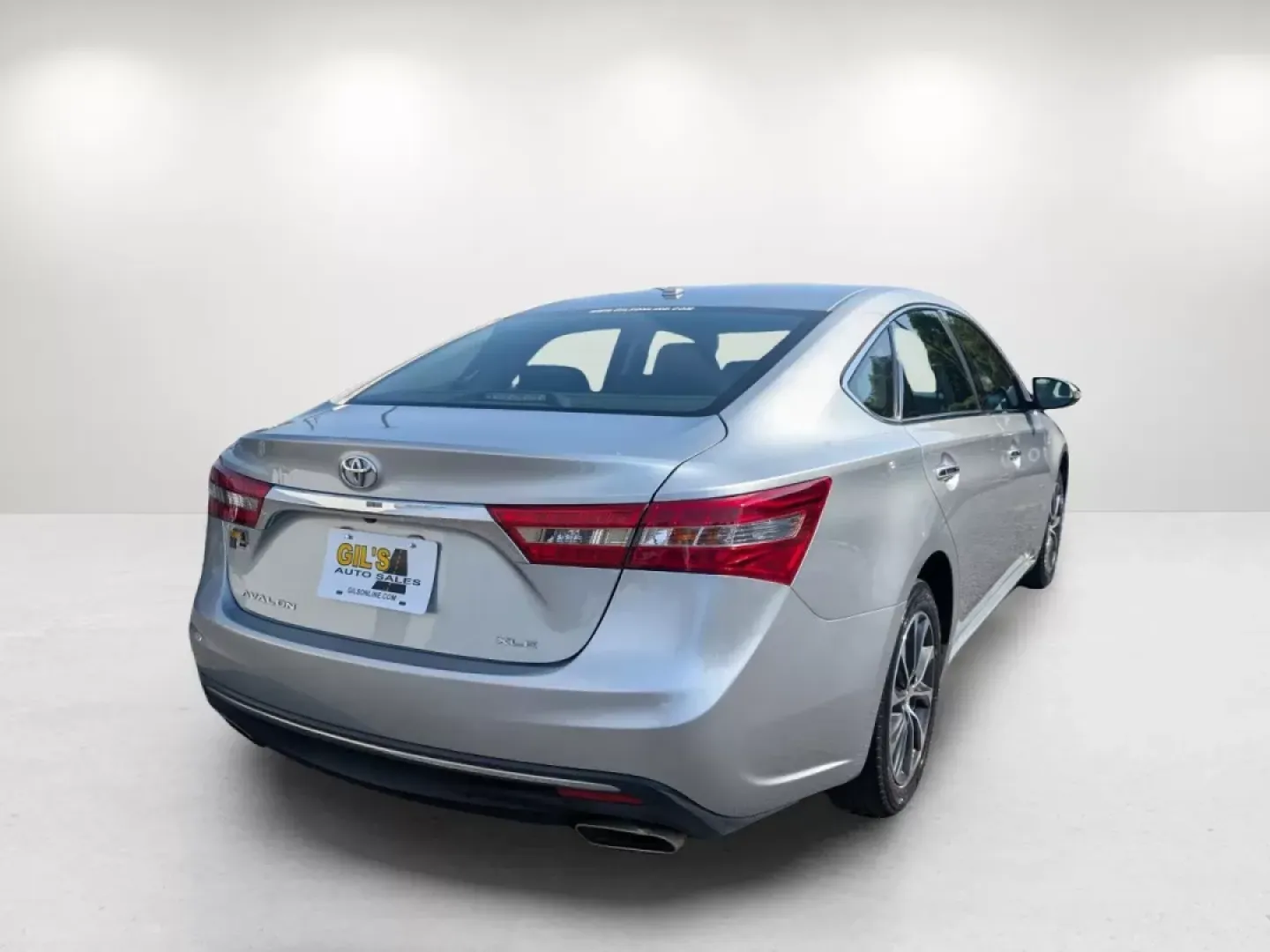 2017 Toyota Avalon XLE (4T1BK1EB9HU) with an Other engine, located at 1430 Gateway Drive, Opelika, AL, 36801, (334) 239-0944, 32.637871, -85.409790 - **Drive in Comfort and Style with a 2017 Toyota Avalon XLE at Gils Auto!**<br /> <br /> Are you searching for a reliable sedan that adds a touch of luxury to your daily commute? Look no further than the stunning 2017 Toyota Avalon XLE, available now at Gils Auto in Phenix City, AL. Ideal for familie - Photo#4