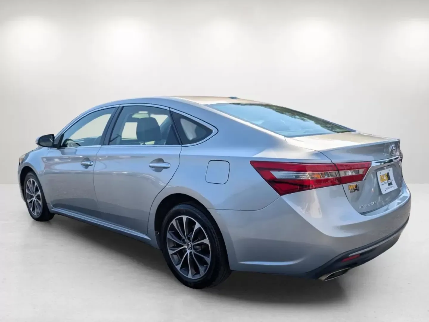 2017 Toyota Avalon XLE (4T1BK1EB9HU) with an Other engine, located at 1430 Gateway Drive, Opelika, AL, 36801, (334) 239-0944, 32.637871, -85.409790 - **Drive in Comfort and Style with a 2017 Toyota Avalon XLE at Gils Auto!**<br /> <br /> Are you searching for a reliable sedan that adds a touch of luxury to your daily commute? Look no further than the stunning 2017 Toyota Avalon XLE, available now at Gils Auto in Phenix City, AL. Ideal for familie - Photo#6