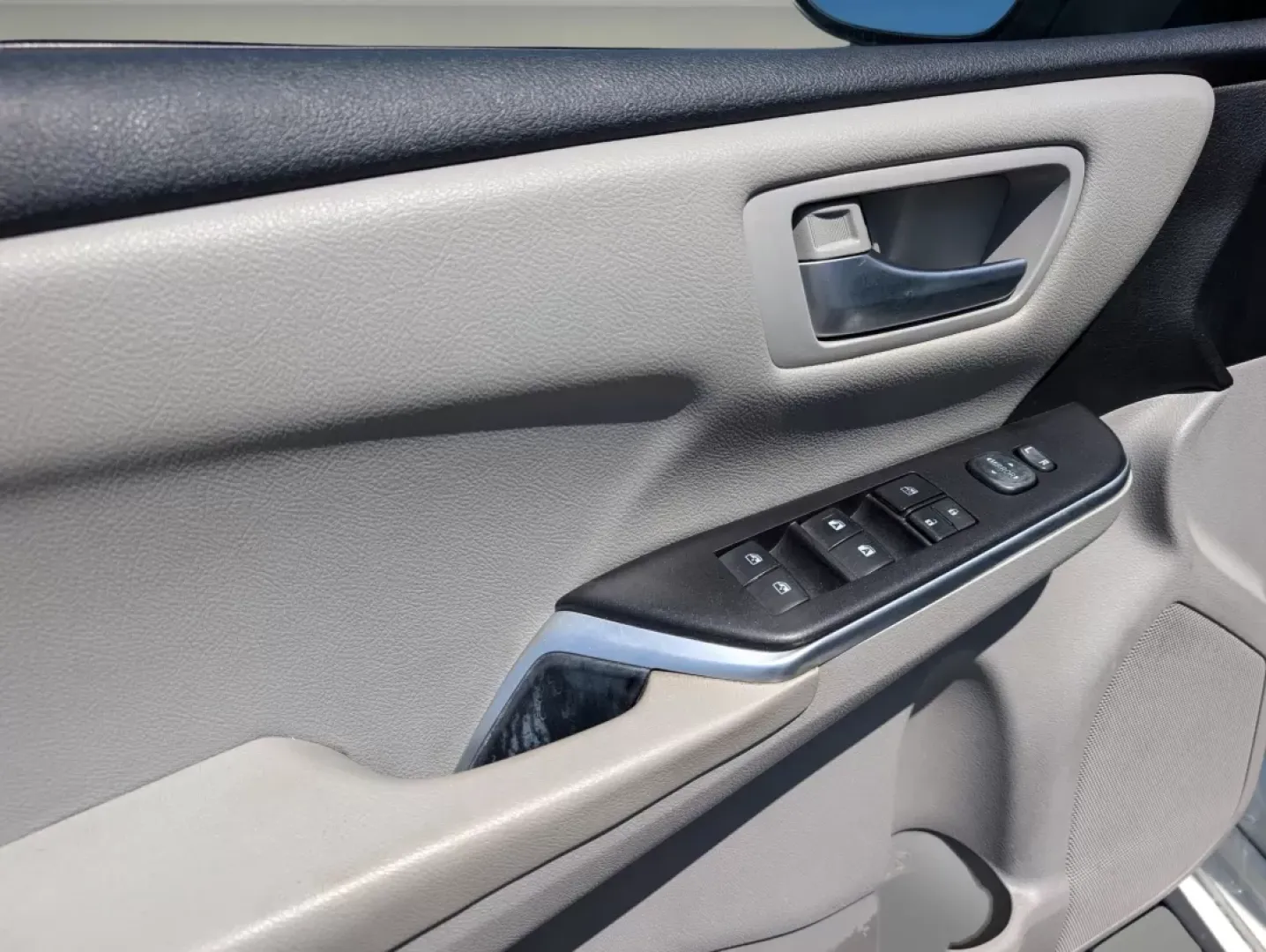 2017 Toyota Camry LE (4T1BF1FK9HU) with an Other engine, located at 3959 U.S. 80 W, Phenix City, AL, 36870, (334) 297-4885, 32.469296, -85.135185 - **Discover Your Next Adventure with the 2017 Toyota Camry LE - Available Now at Gils Auto!**<br /> <br /> Are you a commuter seeking a reliable vehicle for your daily drives, or a growing family in need of a spacious sedan that combines comfort with safety? Look no further! The 2017 Toyota Camry LE - Photo#8