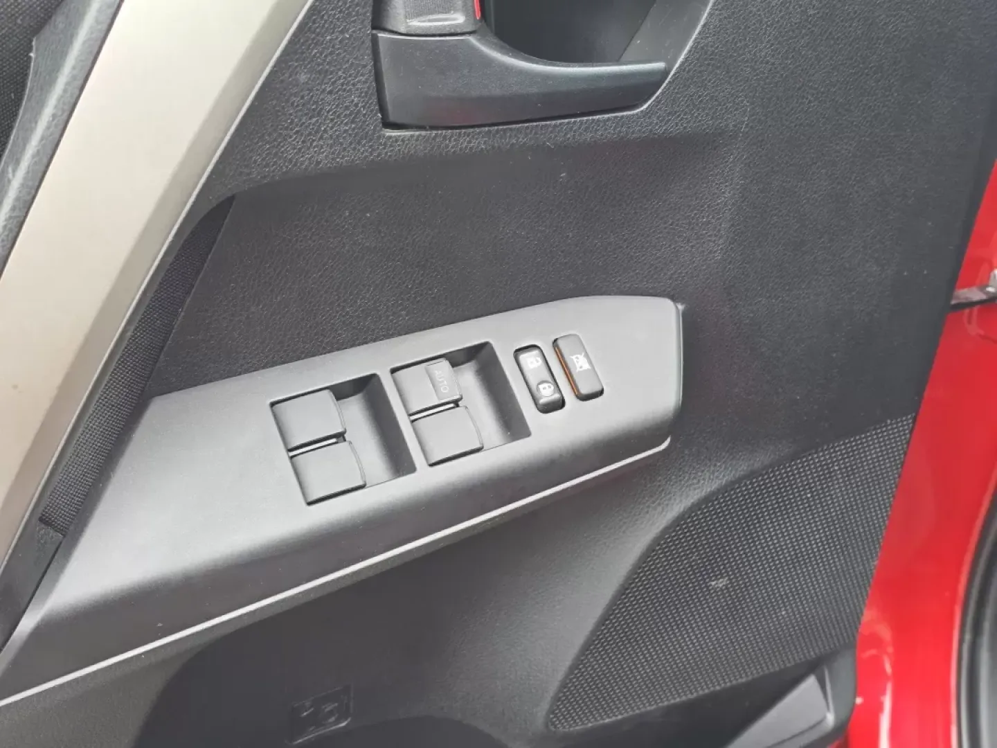 2017 Toyota RAV4 LE (2T3ZFREV7HW) with an Other engine, located at 3959 U.S. 80 W, Phenix City, AL, 36870, (334) 297-4885, 32.469296, -85.135185 - Are you ready to elevate your daily commute or embark on weekend adventures with the perfect SUV? Look no further than this stunning 2017 Toyota RAV4 LE, available now at Gils Auto in Phenix City, AL. Designed for both comfort and versatility, this dynamic vehicle is ideal for growing families, budg - Photo#11