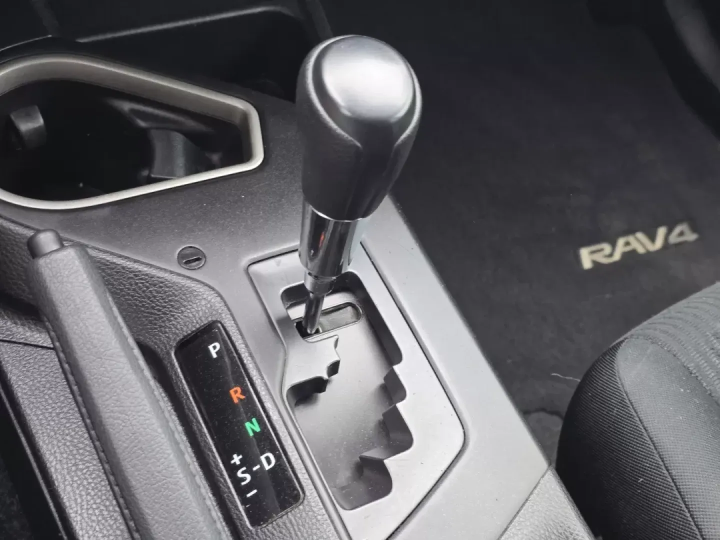 2017 Toyota RAV4 LE (2T3ZFREV7HW) with an Other engine, located at 3959 U.S. 80 W, Phenix City, AL, 36870, (334) 297-4885, 32.469296, -85.135185 - Are you ready to elevate your daily commute or embark on weekend adventures with the perfect SUV? Look no further than this stunning 2017 Toyota RAV4 LE, available now at Gils Auto in Phenix City, AL. Designed for both comfort and versatility, this dynamic vehicle is ideal for growing families, budg - Photo#17