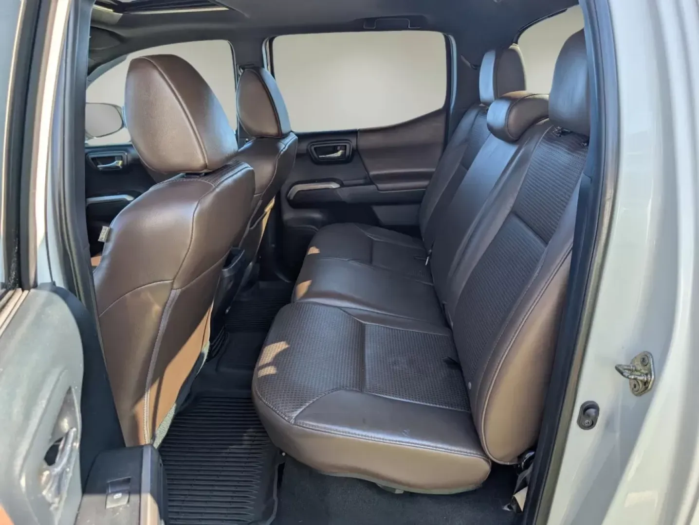 2017 Toyota Tacoma Limited (5TFGZ5AN2HX) with an Other engine, located at 3959 U.S. 80 W, Phenix City, AL, 36870, (334) 297-4885, 32.469296, -85.135185 - **Explore the Great Outdoors with the 2017 Toyota Tacoma Limited Your Perfect Adventure Companion!**<br /> <br /> Are you ready to embrace a lifestyle filled with adventure, whether it's hauling gear for your weekend camping trips or navigating through the urban landscape? The 2017 Toyota Tacoma Li - Photo#10