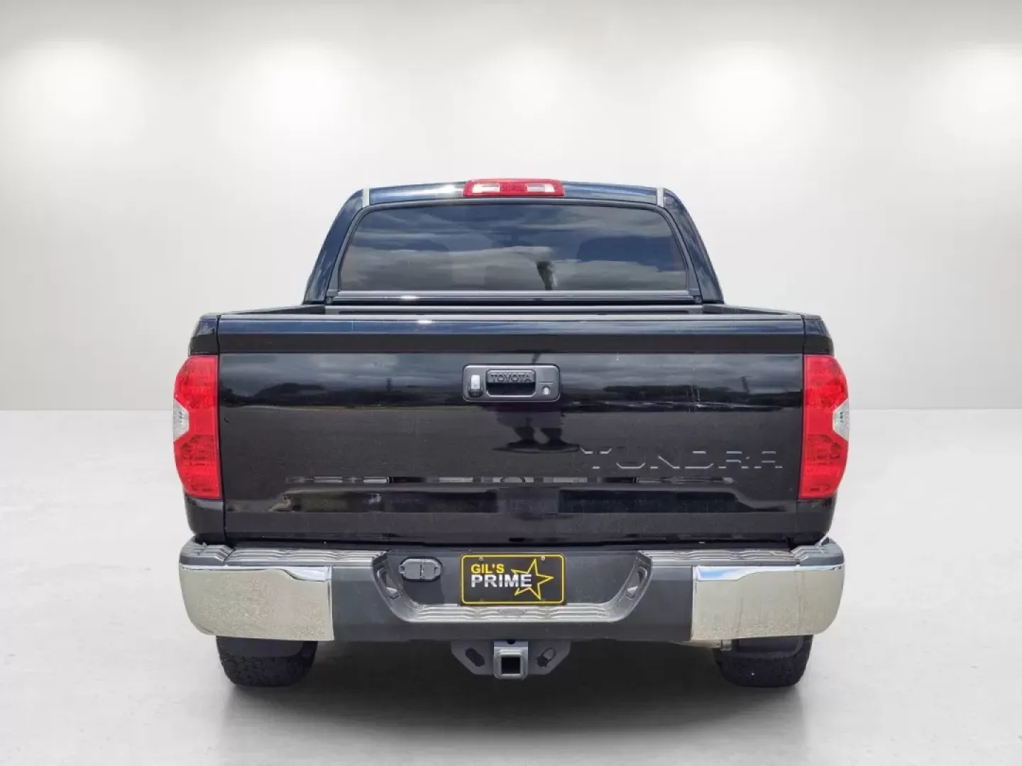 2017 Toyota Tundra 2WD SR5 (5TFEM5F10HX) with an Other engine, located at 3959 U.S. 80 W, Phenix City, AL, 36870, (334) 297-4885, 32.469296, -85.135185 - **Unleash Your Adventurous Side with the 2017 Toyota Tundra SR5 Crew Cab at Gils Auto in Prattville, AL!**<br /> <br /> Are you ready to elevate your outdoor adventures and weekend getaways? The 2017 Toyota Tundra SR5 Crew Cab is your perfect partner for exploration, offering a blend of rugged capab - Photo#5