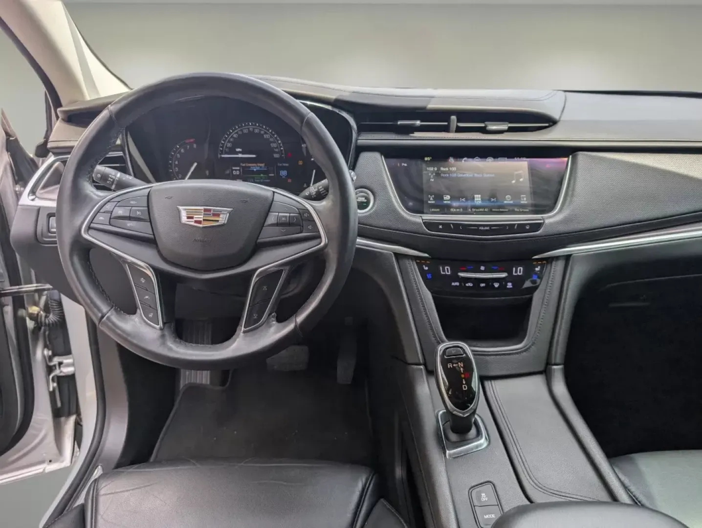 2018 /Jet Black Cadillac XT5 Premium Luxury FWD (1GYKNERS0JZ) with an Other engine, located at 1430 Gateway Drive, Opelika, AL, 36801, (334) 239-0944, 32.637871, -85.409790 - ### Discover the Luxury and Versatility of the 2018 Cadillac XT5 at Gils Auto - Columbus<br /> <br /> Are you ready to elevate your driving experience? Whether you're commuting to work, shuttling the kids to their activities, or embarking on weekend getaways, the 2018 Cadillac XT5 Premium Luxury FWD - Photo#11