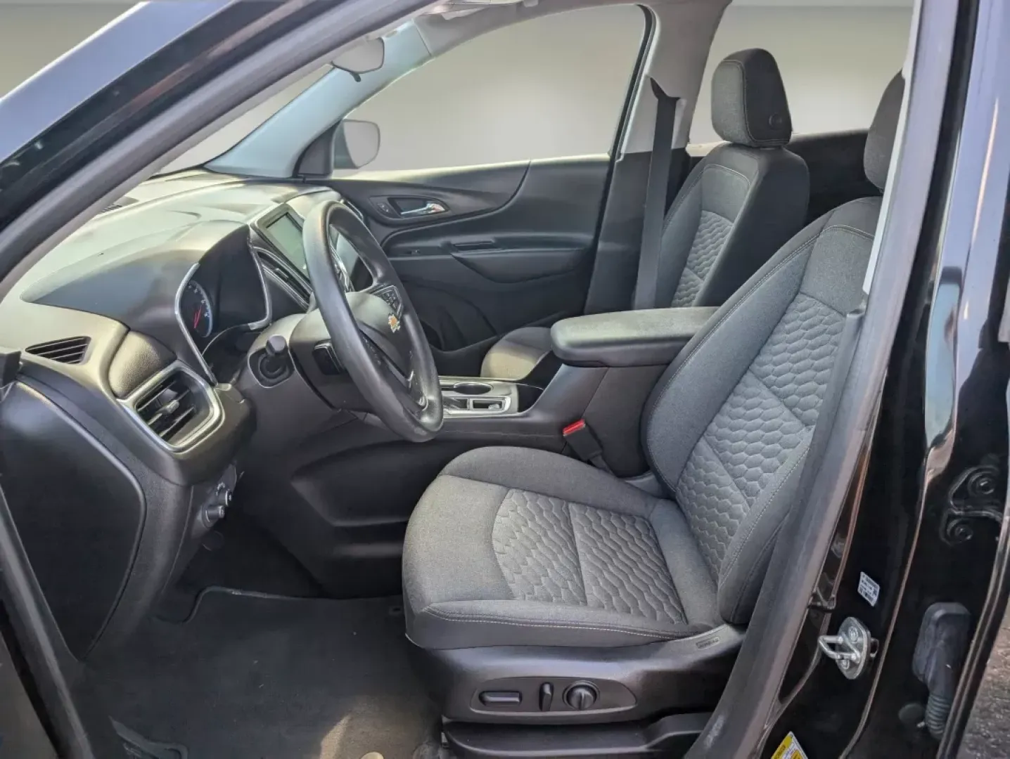2018 /Jet Black Chevrolet Equinox LT (2GNAXSEV7J6) with an Other engine, located at 7000 Northlake Connector, Columbus, GA, 31904, (706) 987-8085, 32.524975, -84.978134 - **Discover Adventure in the 2018 Chevrolet Equinox LT - Perfect for Your Next Journey!**<br /> <br /> If you're in search of a versatile SUV that fits seamlessly into your active lifestyle, look no further than the 2018 Chevrolet Equinox LT available at Gils Auto in Phenix City, AL. This vehicle is - Photo#11