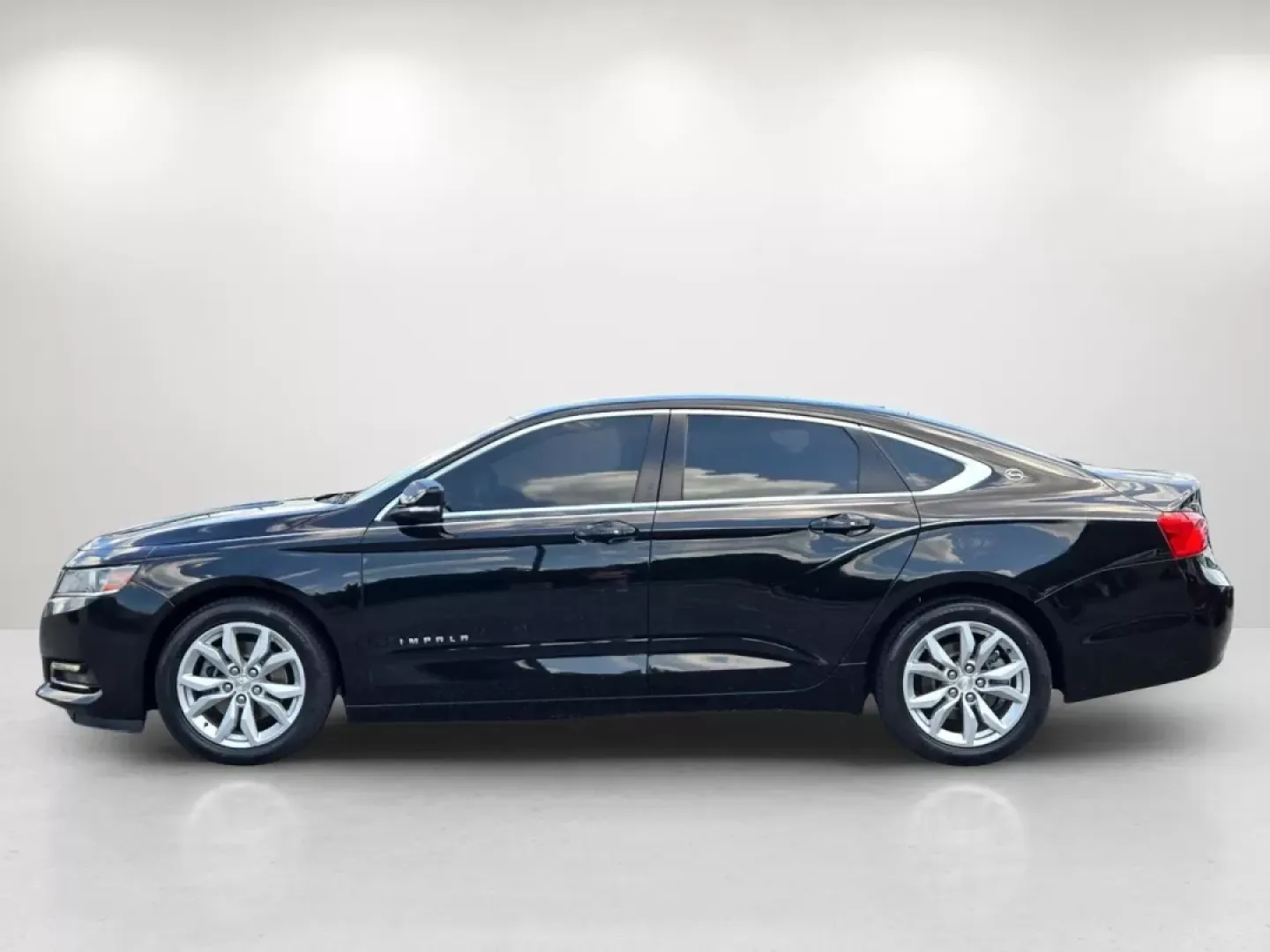 2018 /Jet Black Chevrolet Impala LT (1G1105S38JU) with an Other engine, located at 5115 14th Ave., Columbus, GA, 31904, (706) 323-0345, 32.511494, -84.971046 - Elevate your daily commute or weekend getaways with the stylish and versatile 2018 Chevrolet Impala LT, available now at Gils Auto in Phenix City, AL. This sedan is perfect for budget-conscious buyers seeking a blend of comfort, technology, and performance. With ample space and advanced features, it - Photo#7